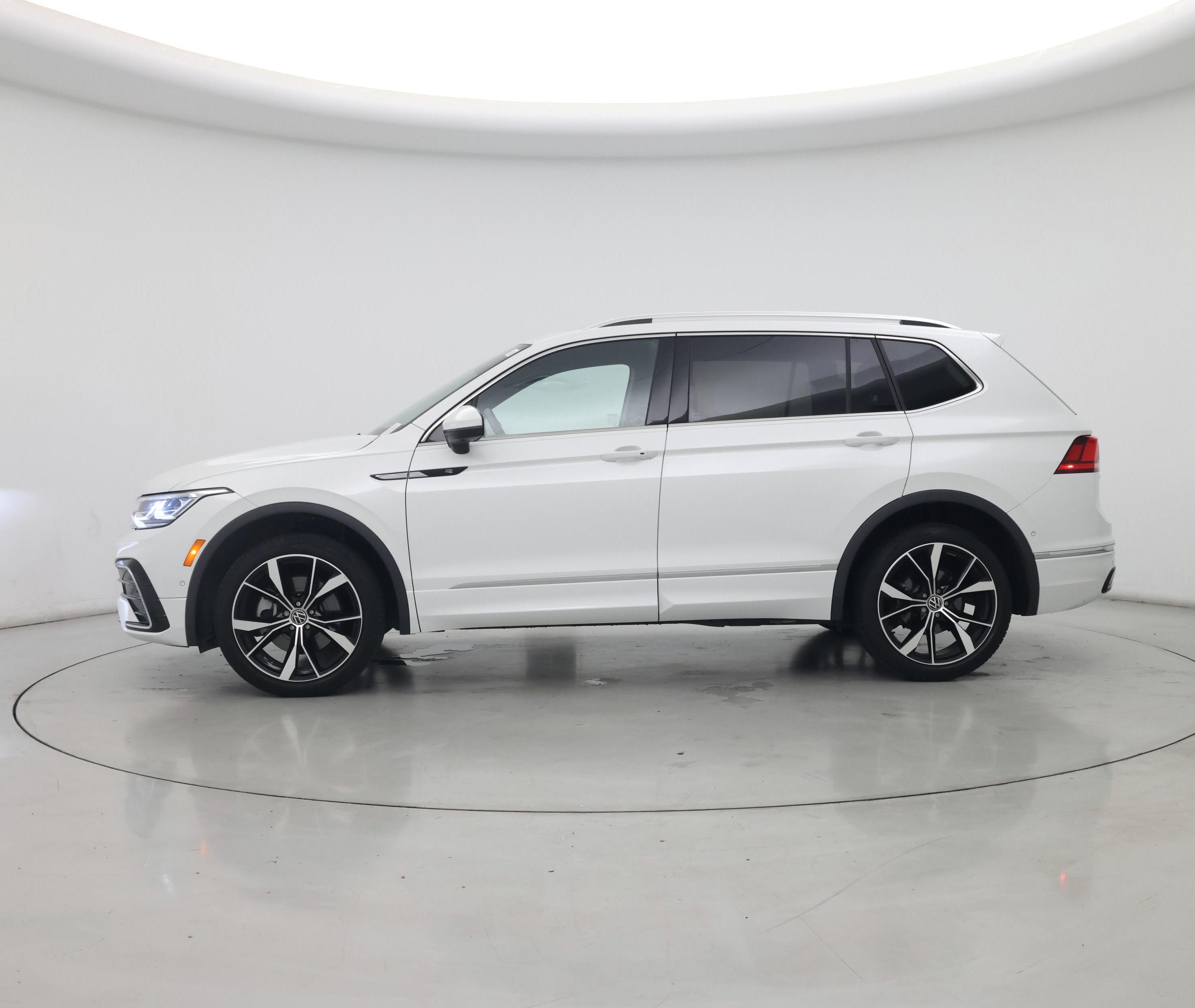 Thumbnail: 2022 Volkswagen Tiguan - 3