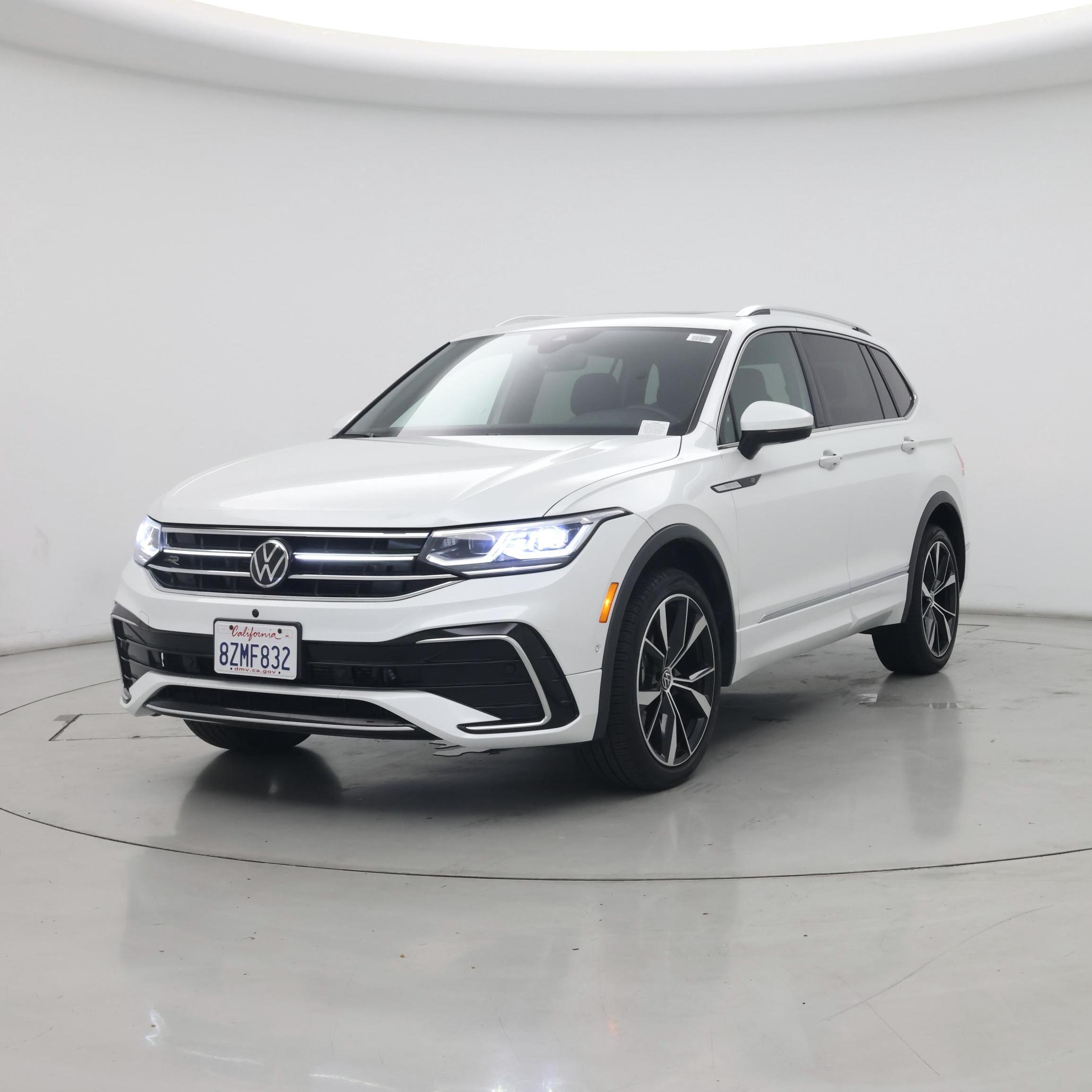 Thumbnail: 2022 Volkswagen Tiguan - 4