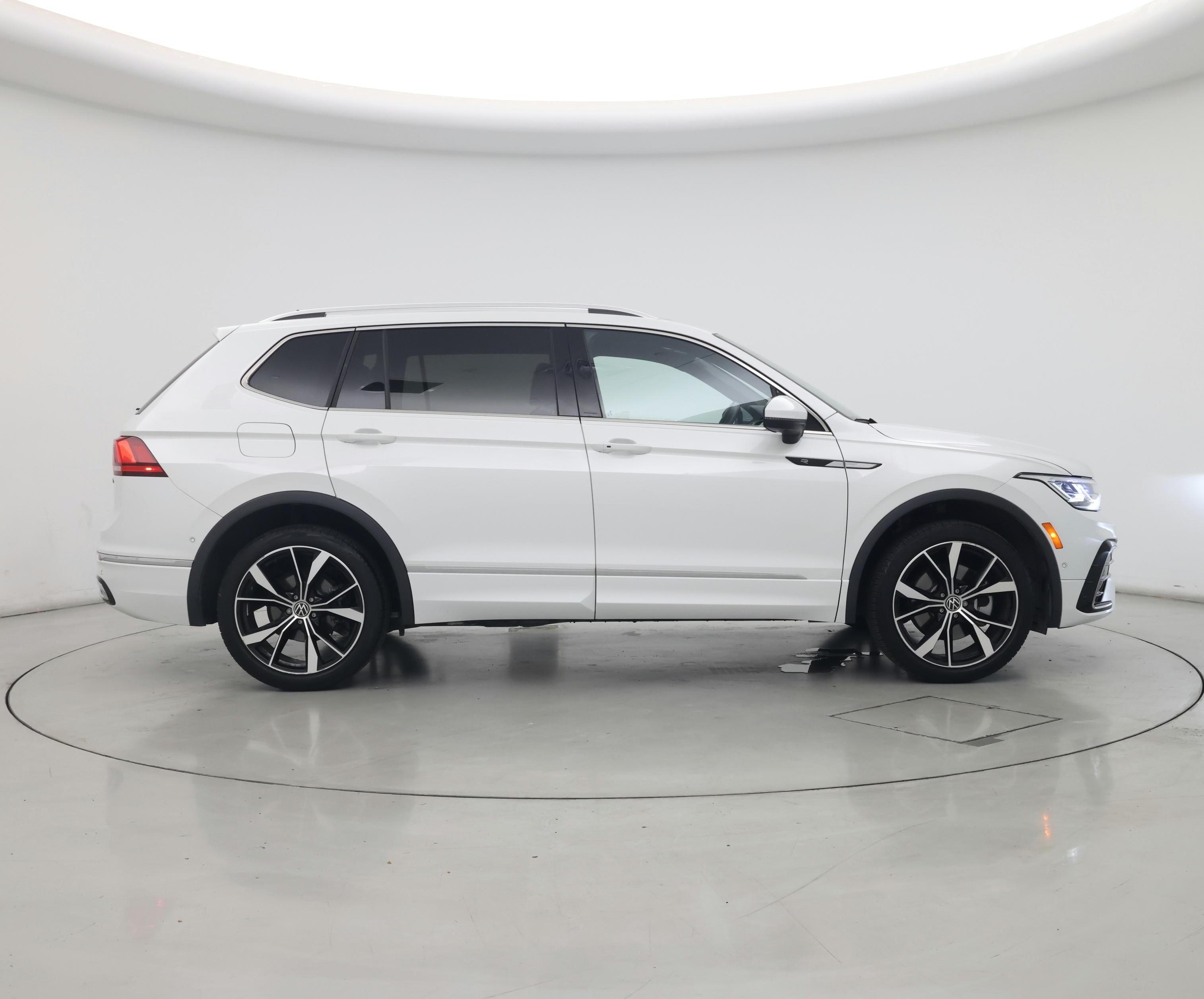 Thumbnail: 2022 Volkswagen Tiguan - 7