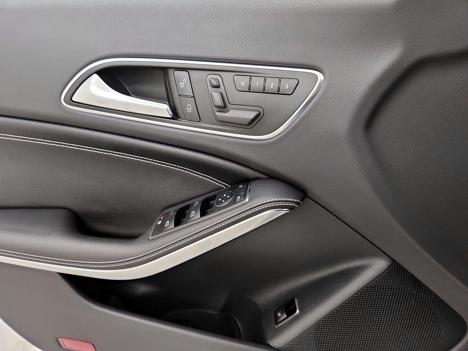 Thumbnail: 2014 Mercedes-Benz CLA - 12