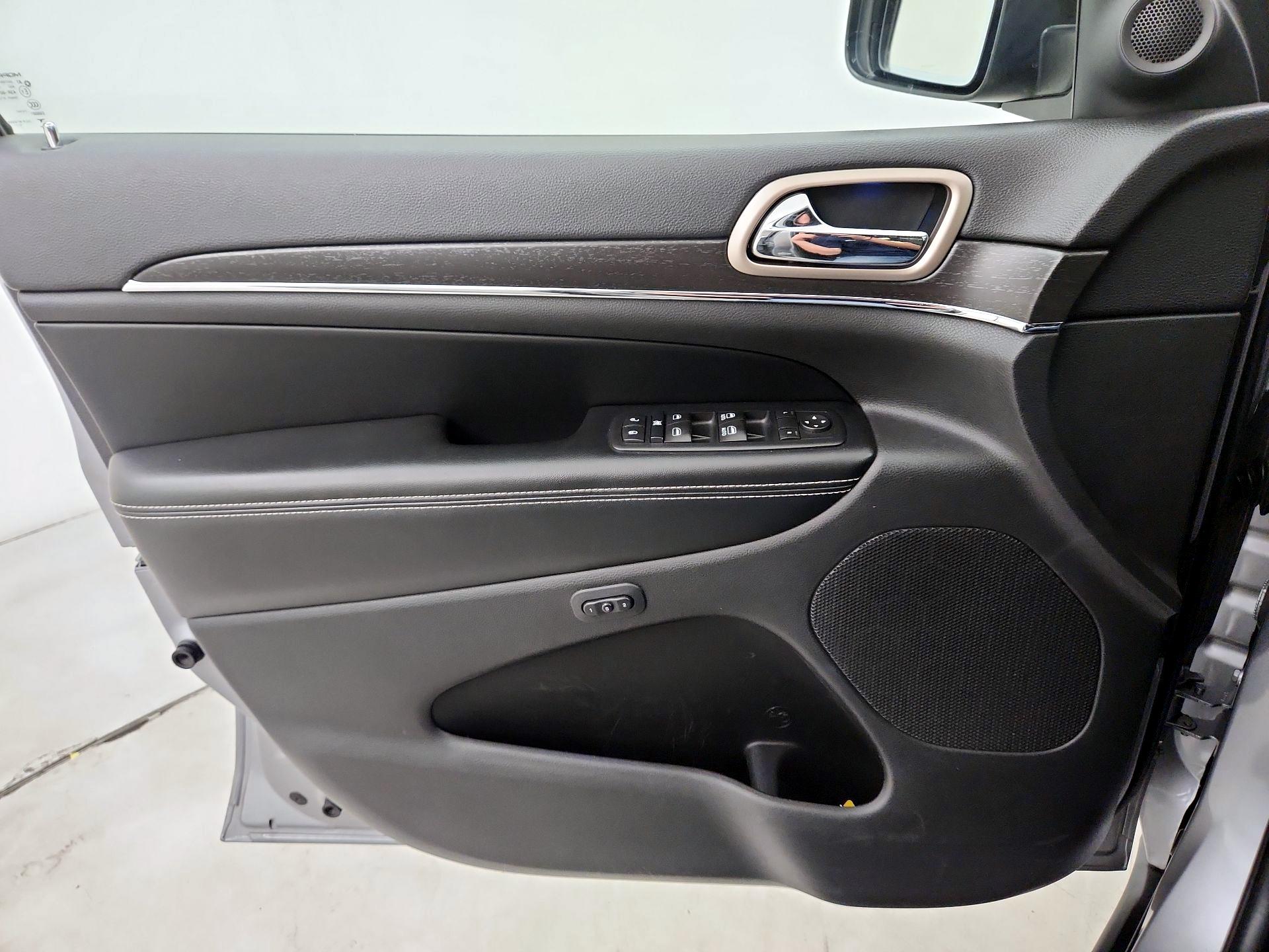 Thumbnail: 2016 Jeep Grand Cherokee - 12