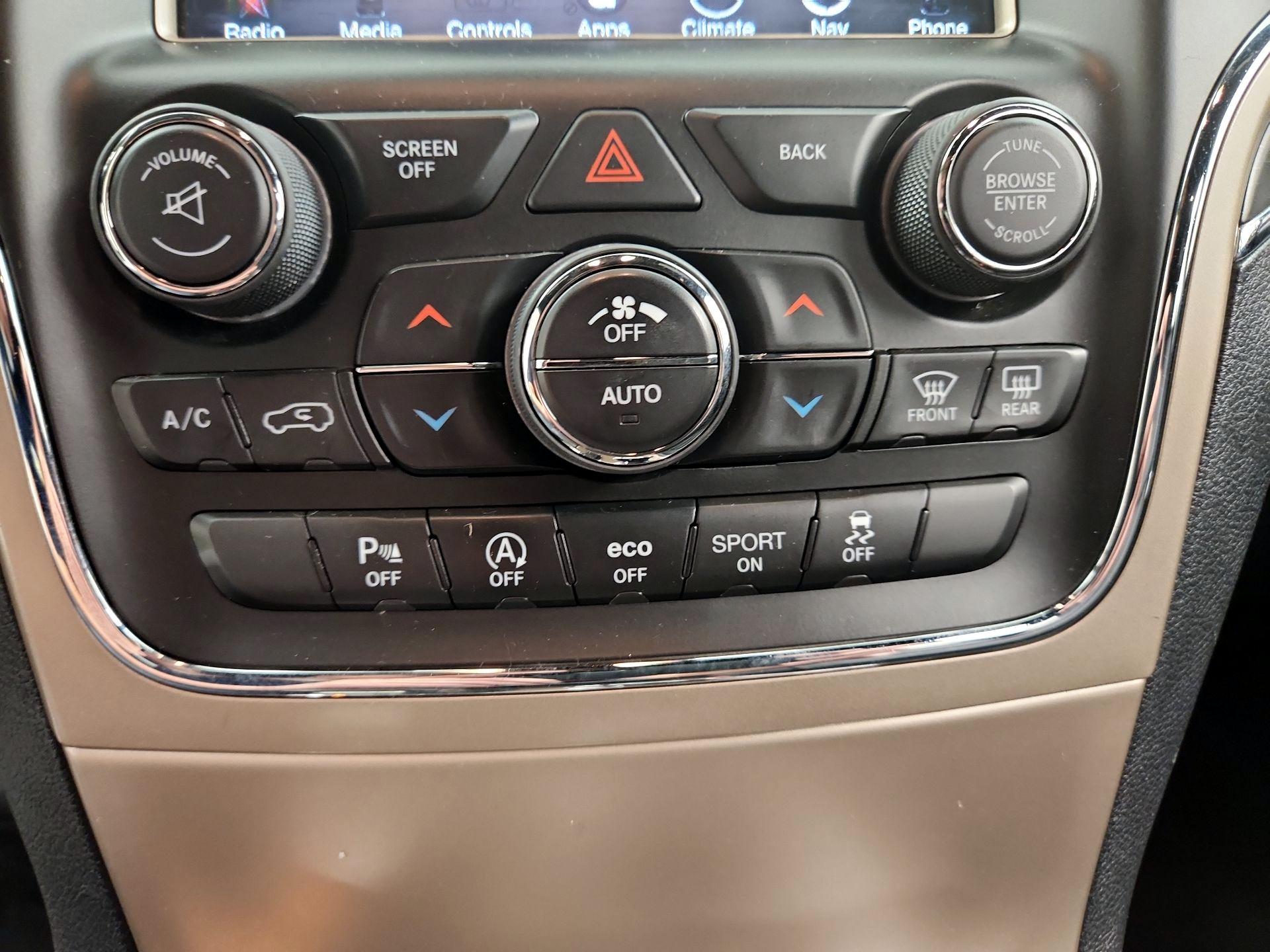 Thumbnail: 2016 Jeep Grand Cherokee - 17