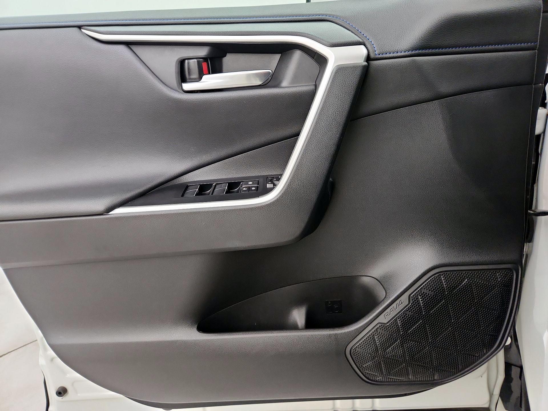 Thumbnail: 2020 Toyota RAV4 - 12