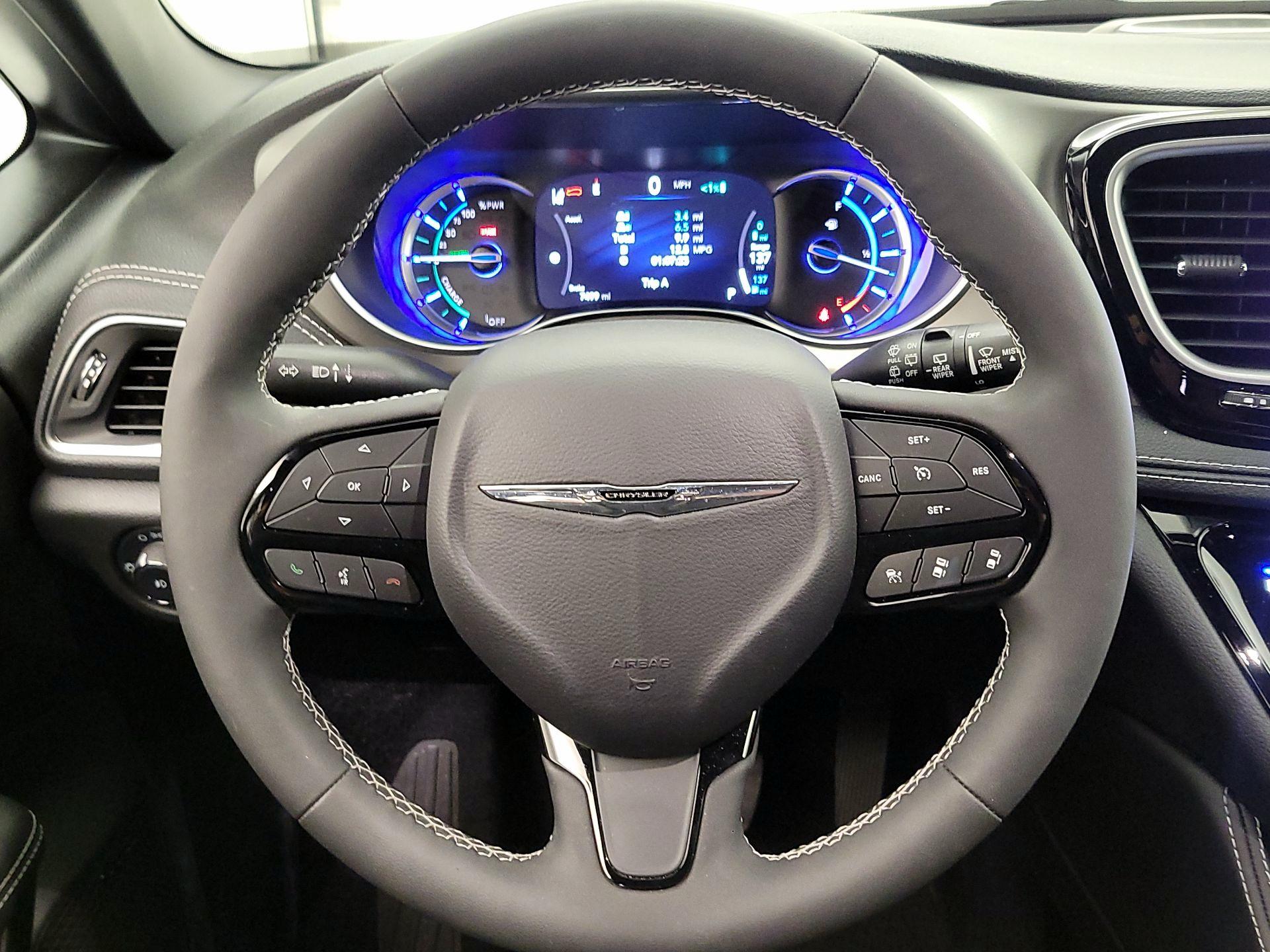 Thumbnail: 2023 Chrysler Pacifica - 10