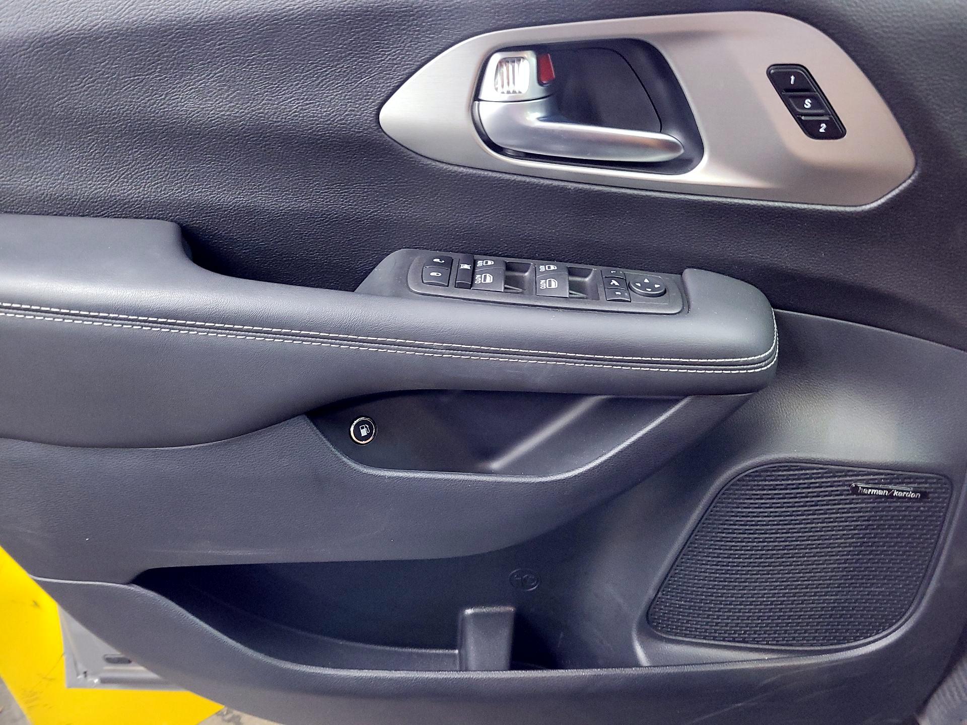 Thumbnail: 2023 Chrysler Pacifica - 12