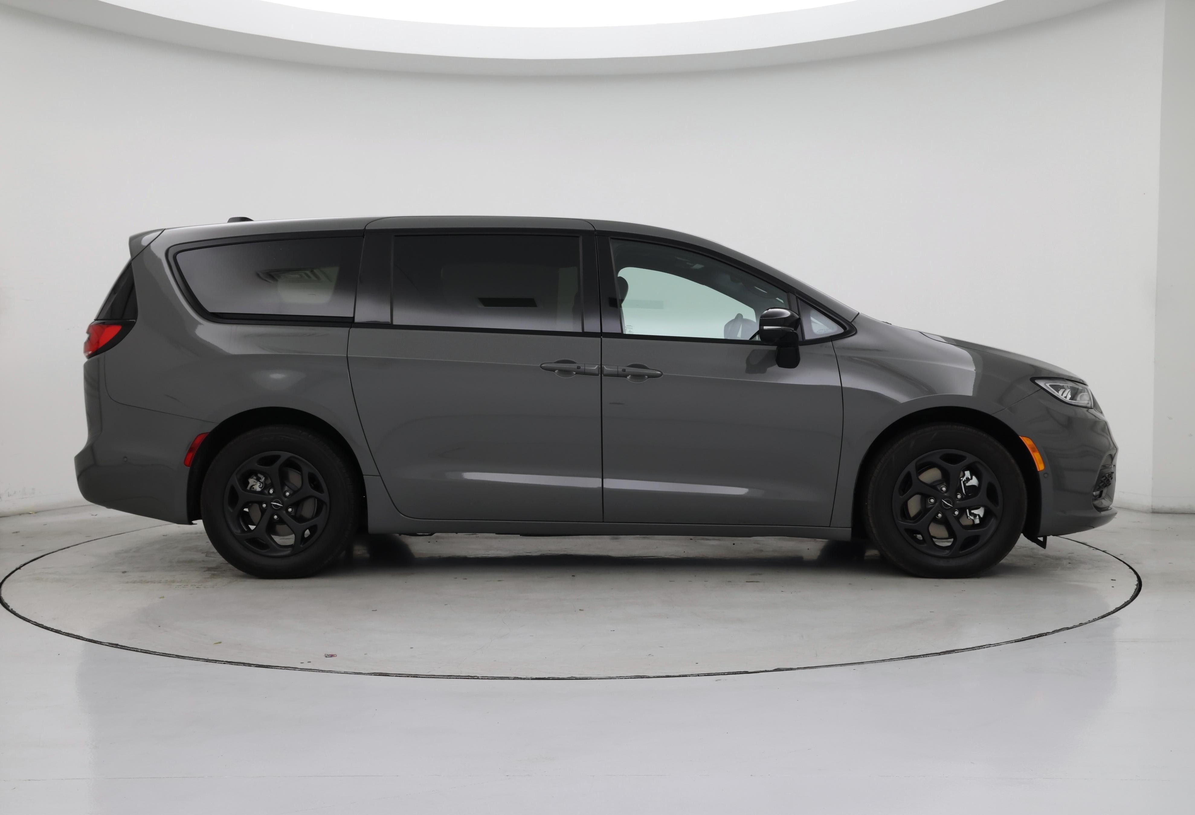 Thumbnail: 2023 Chrysler Pacifica - 7