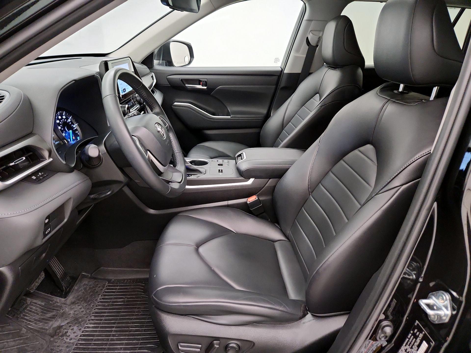 Thumbnail: 2023 Toyota Highlander - 11