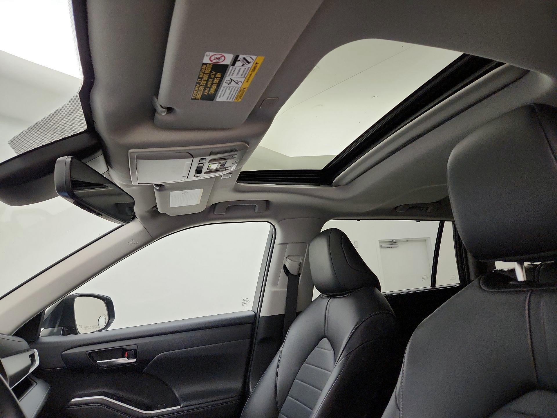 Thumbnail: 2023 Toyota Highlander - 19