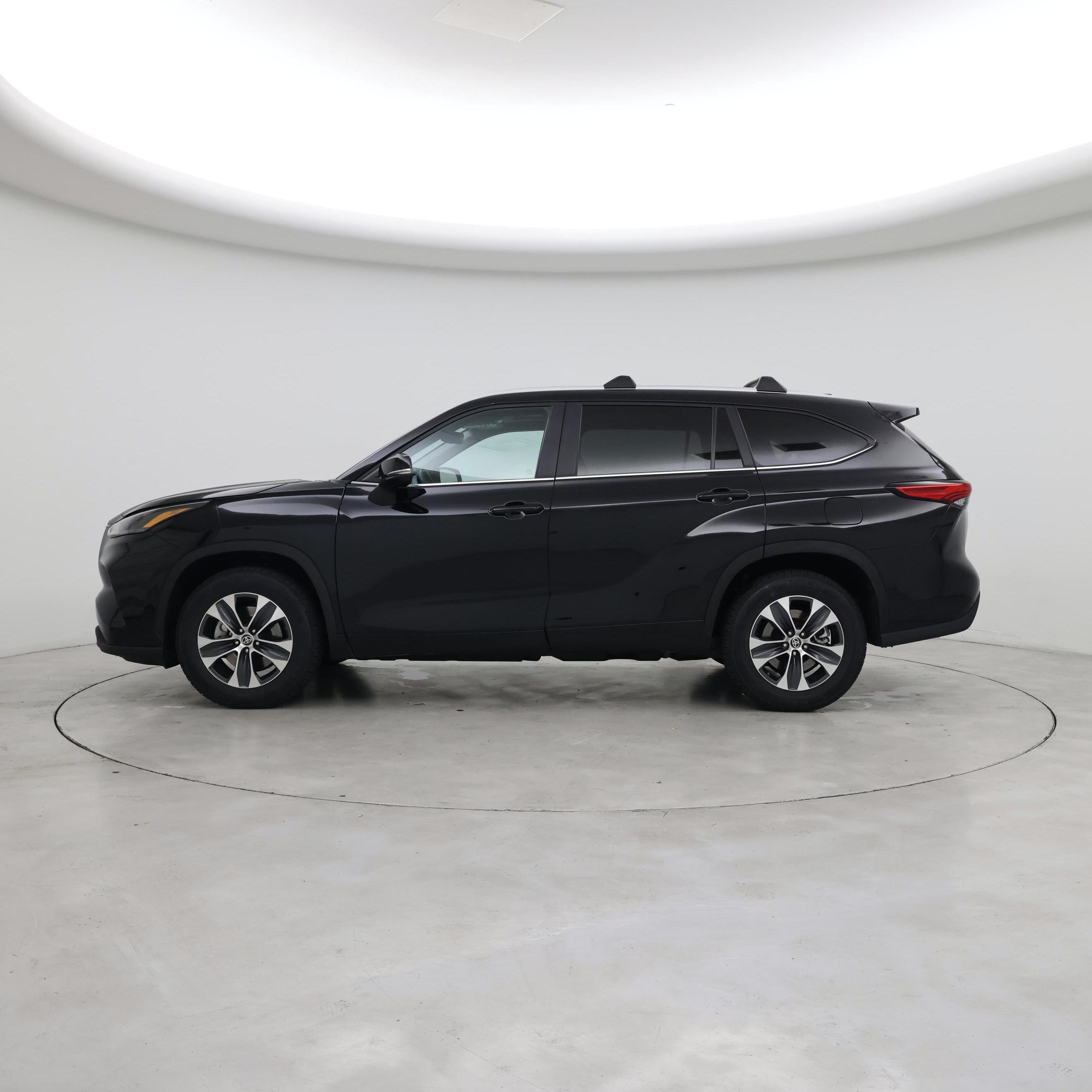 Thumbnail: 2023 Toyota Highlander - 3