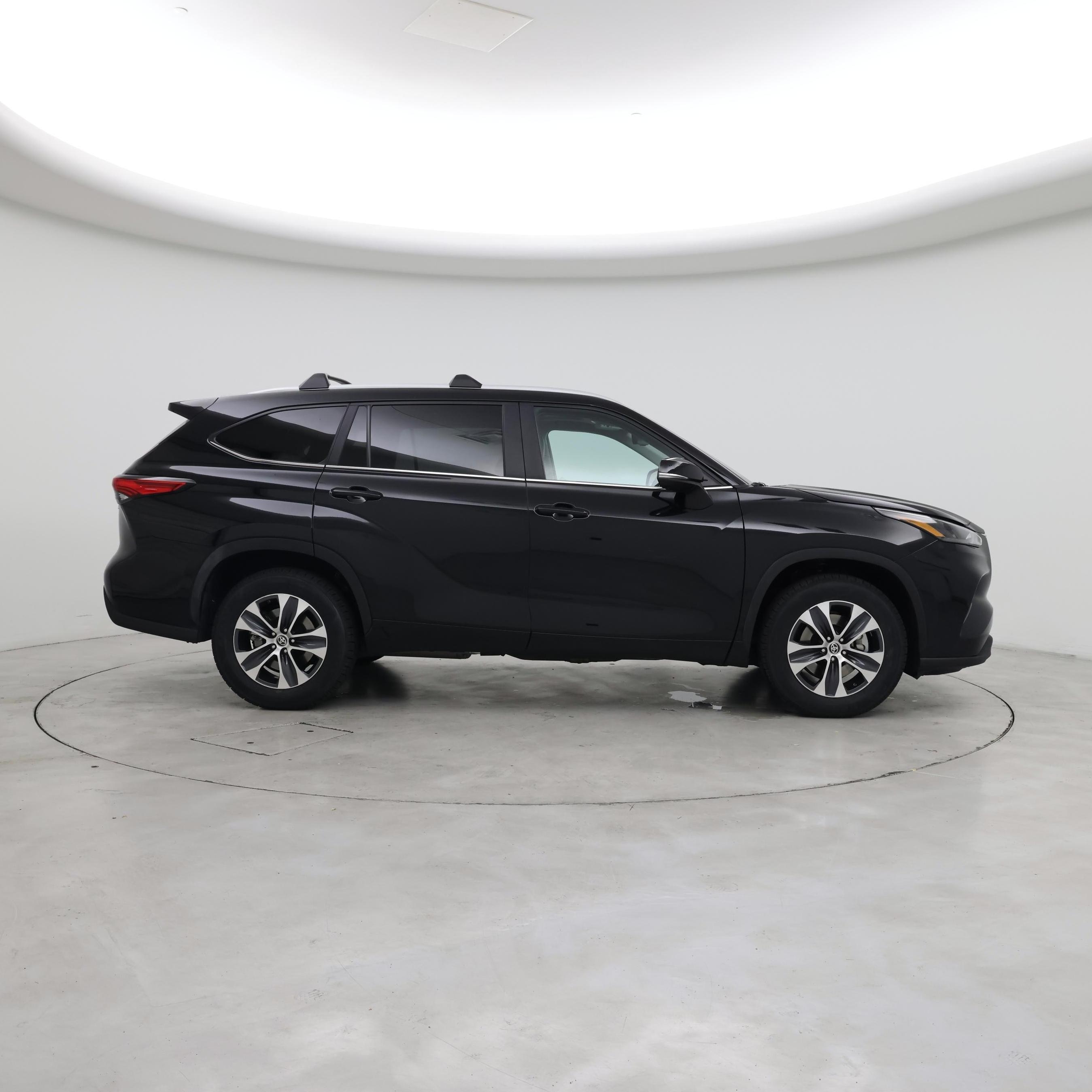 Thumbnail: 2023 Toyota Highlander - 7