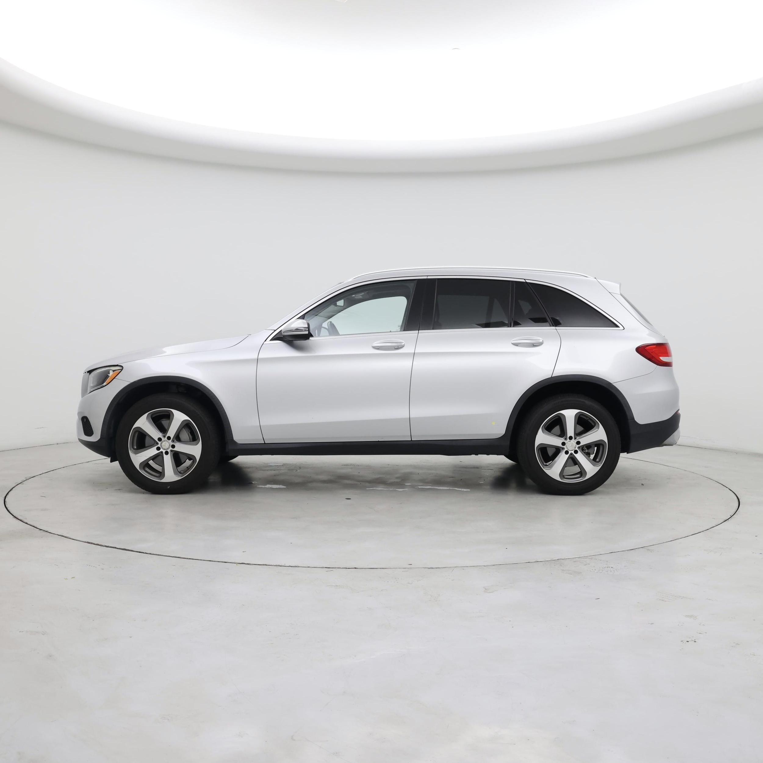 Thumbnail: 2016 Mercedes-Benz GLC - 3