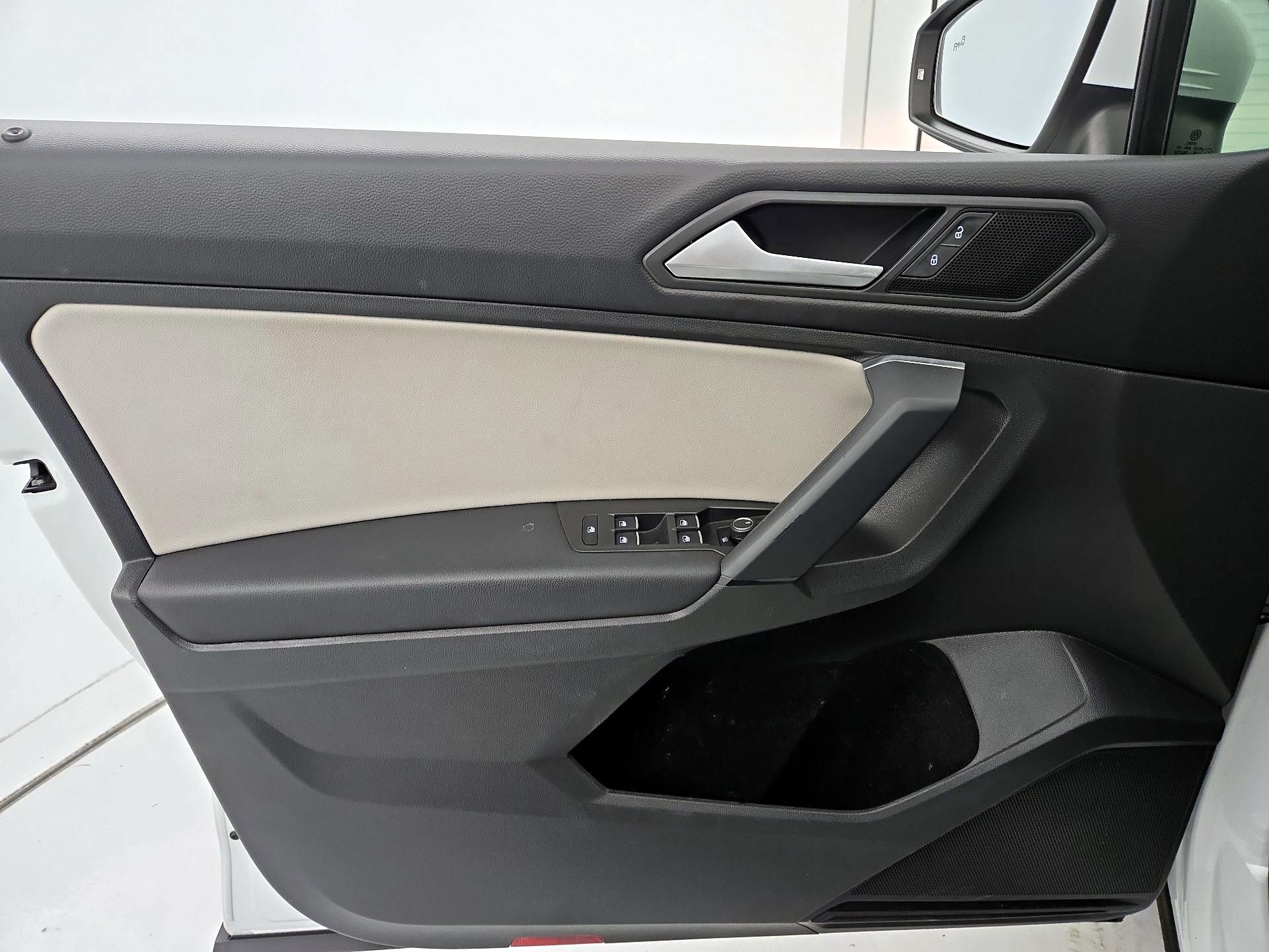 Thumbnail: 2019 Volkswagen Tiguan - 12