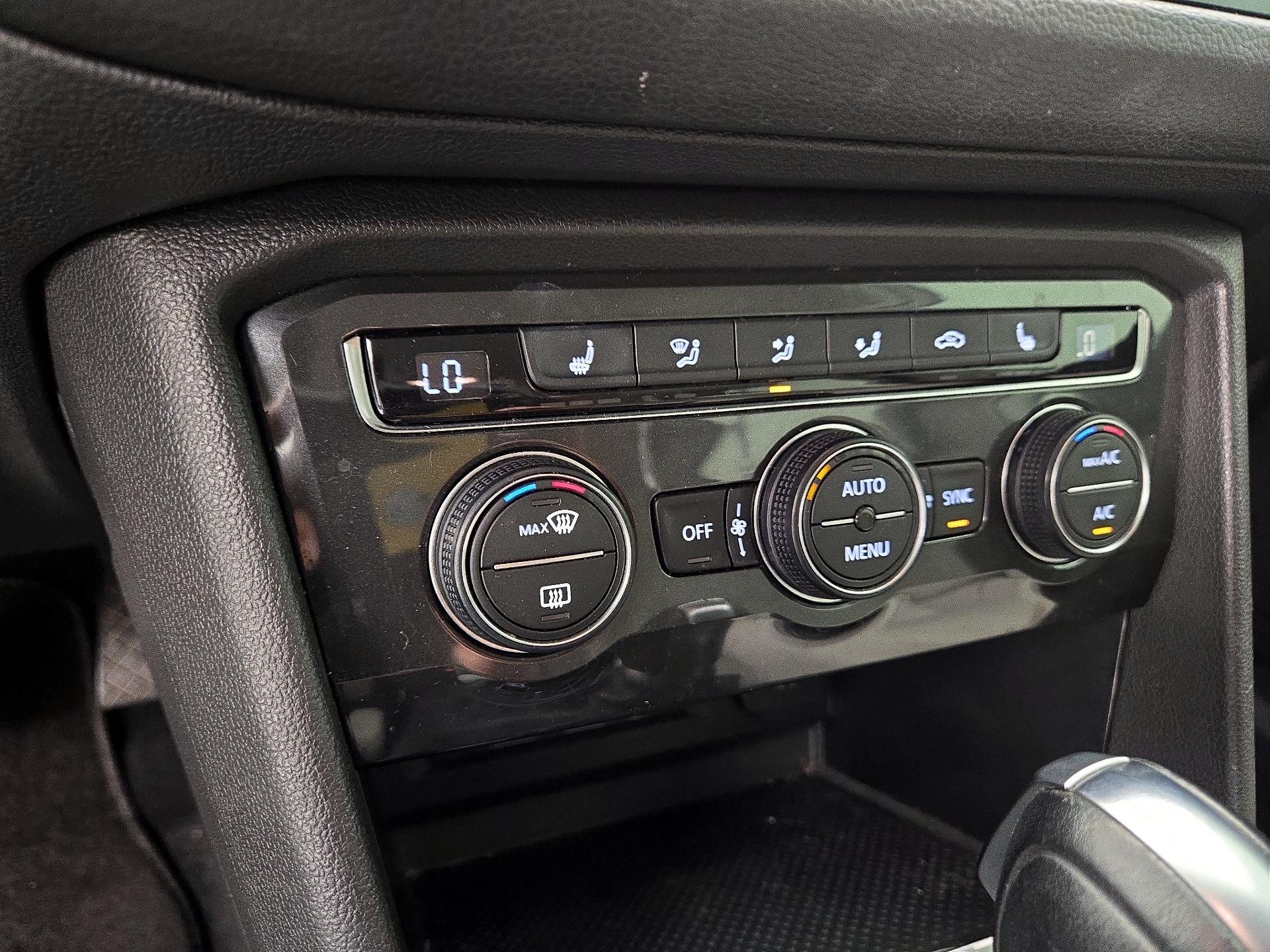 Thumbnail: 2019 Volkswagen Tiguan - 16