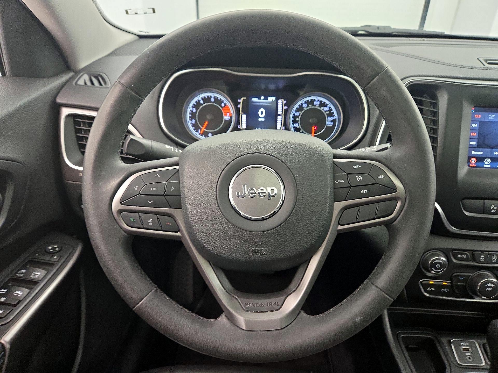 Thumbnail: 2020 Jeep Cherokee - 10