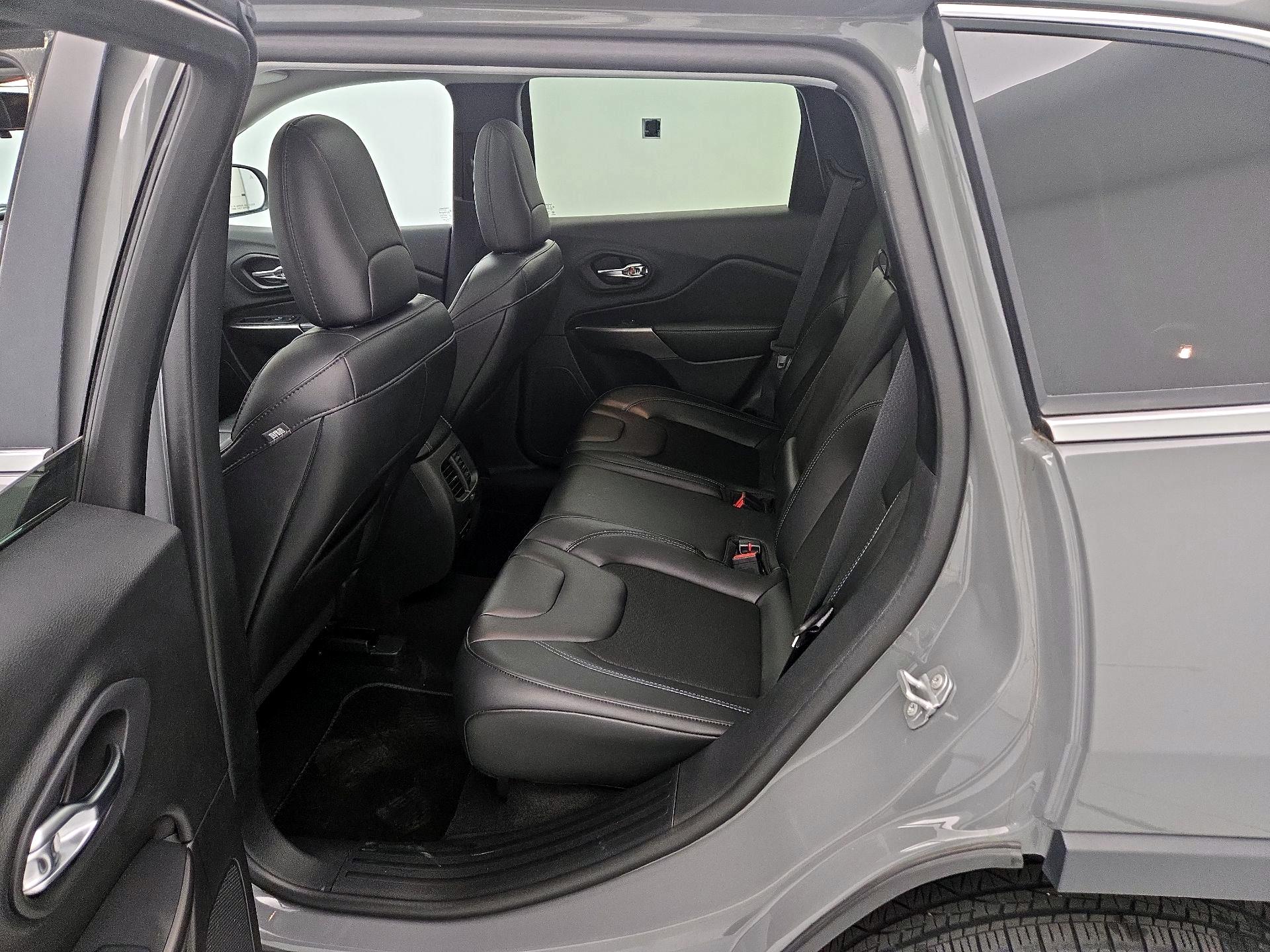 Thumbnail: 2020 Jeep Cherokee - 20