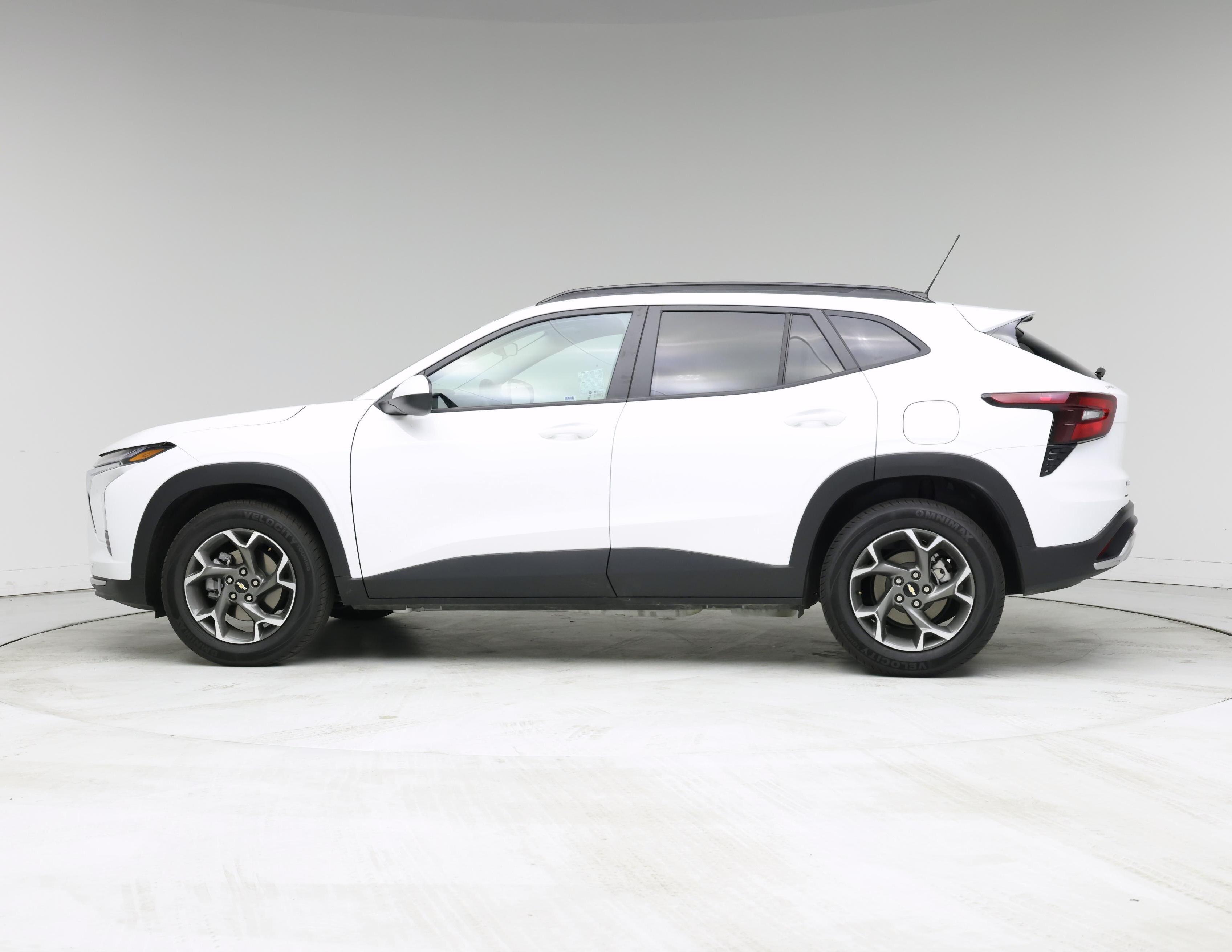 Thumbnail: 2025 Chevrolet Trax - 3