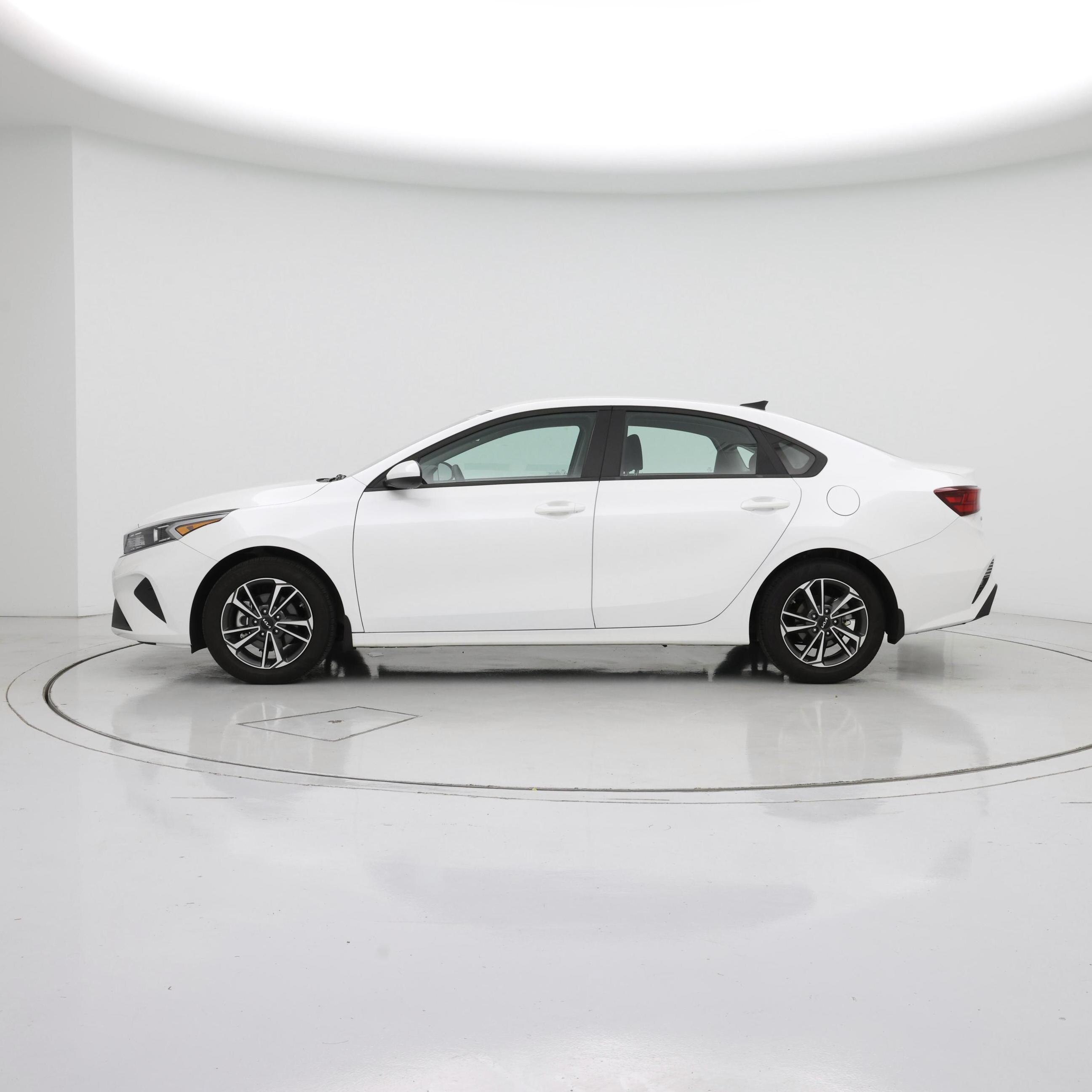 Thumbnail: 2024 Kia Forte - 3