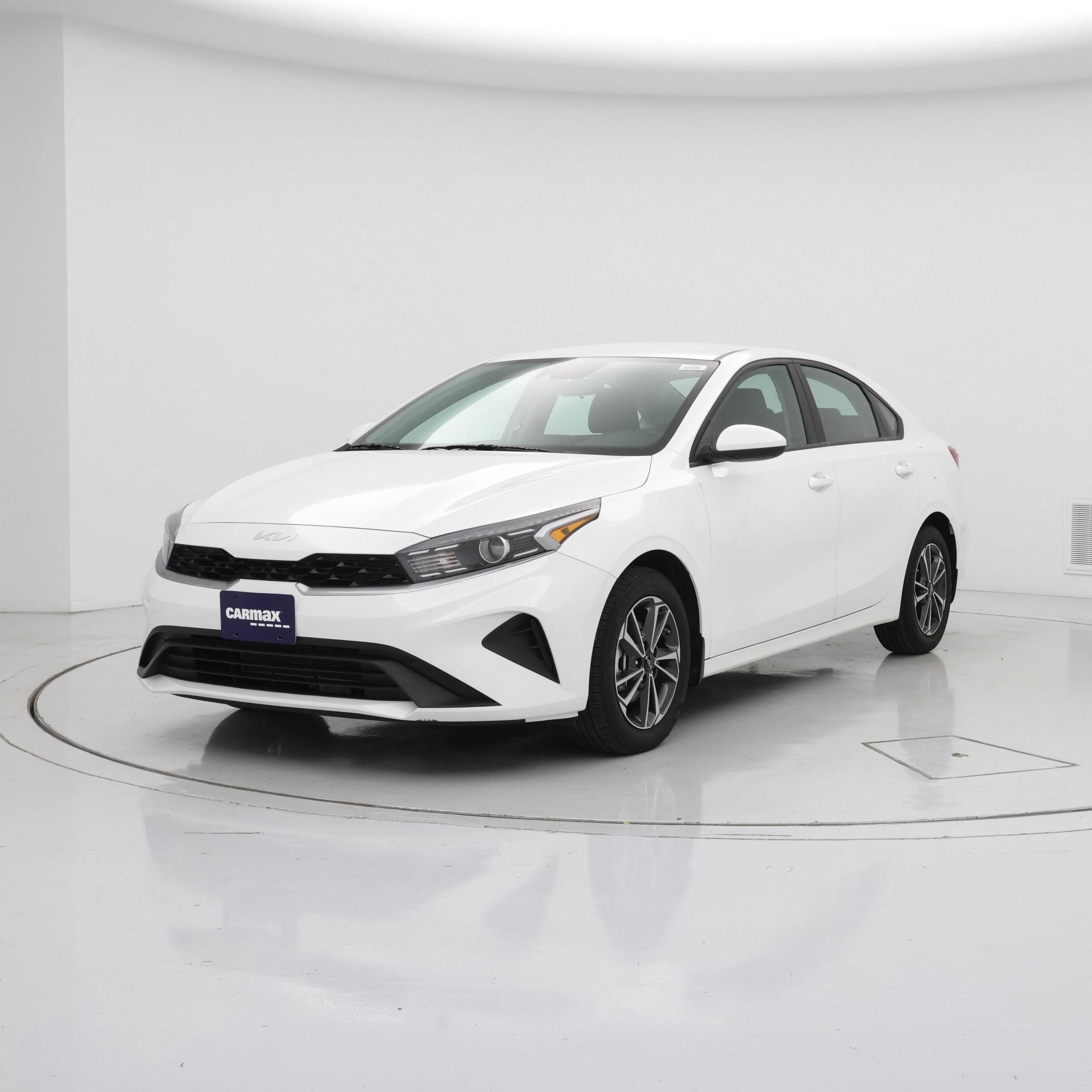 Thumbnail: 2024 Kia Forte - 4