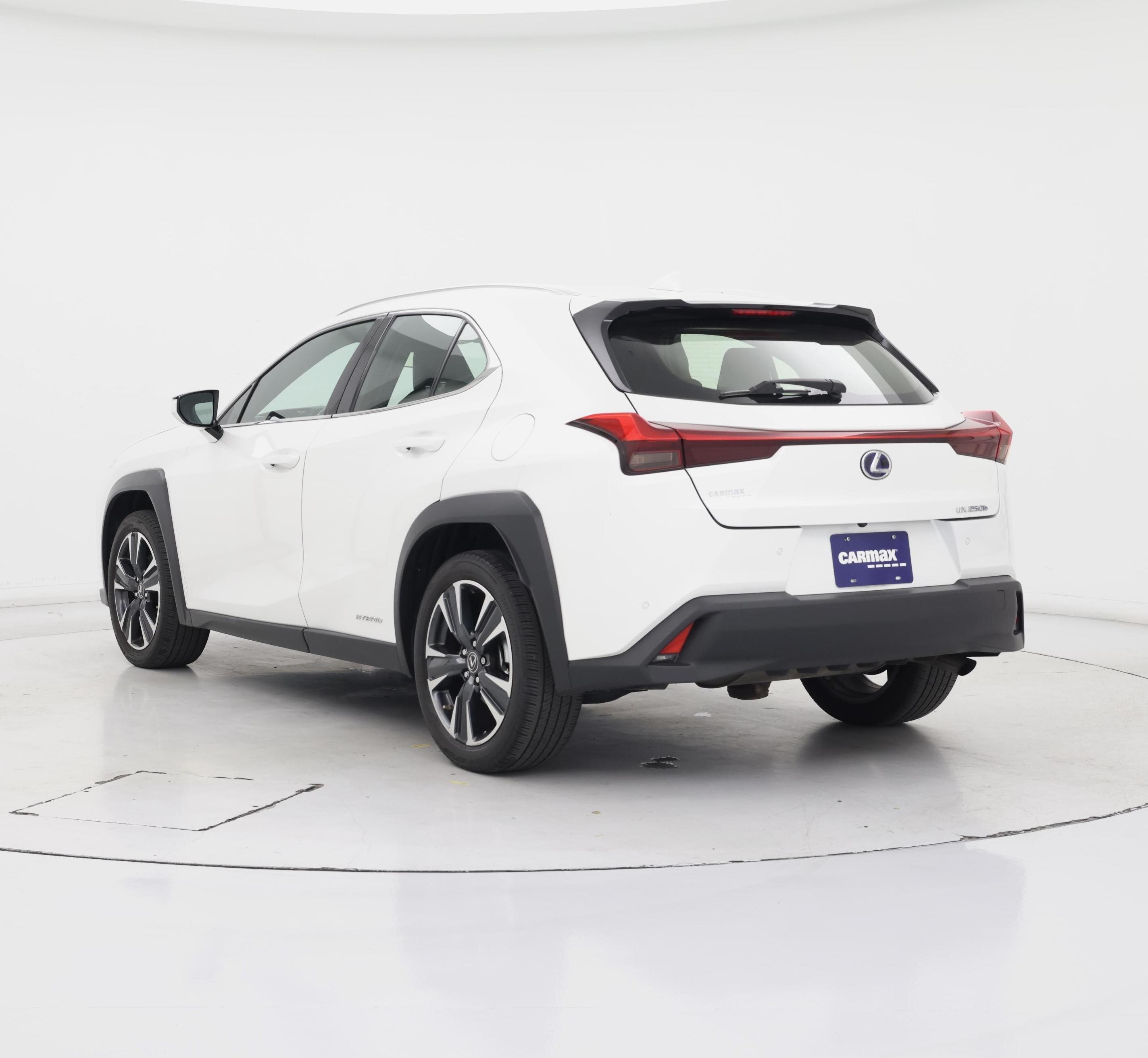 Thumbnail: 2022 Lexus UX - 2