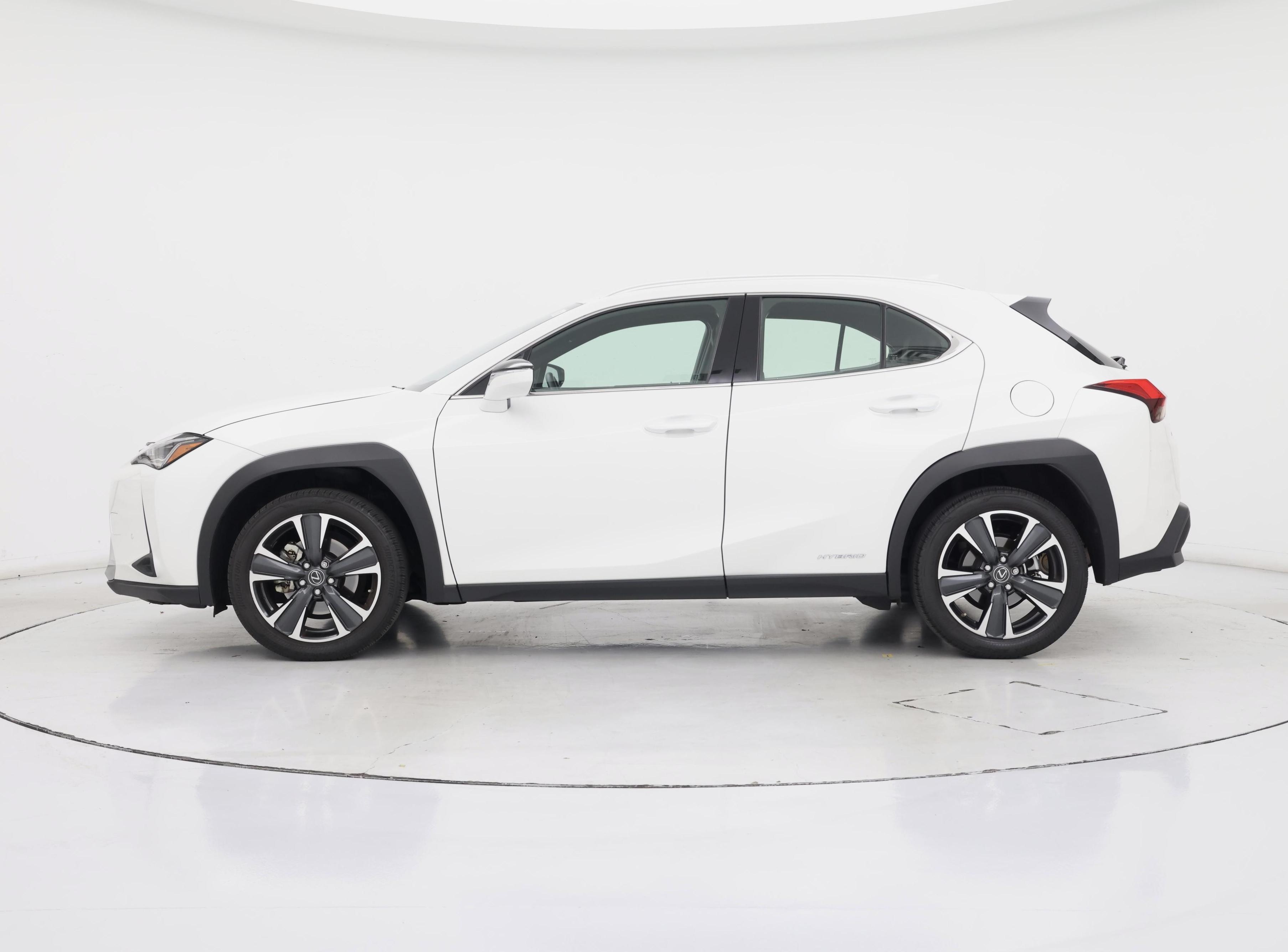 Thumbnail: 2022 Lexus UX - 3