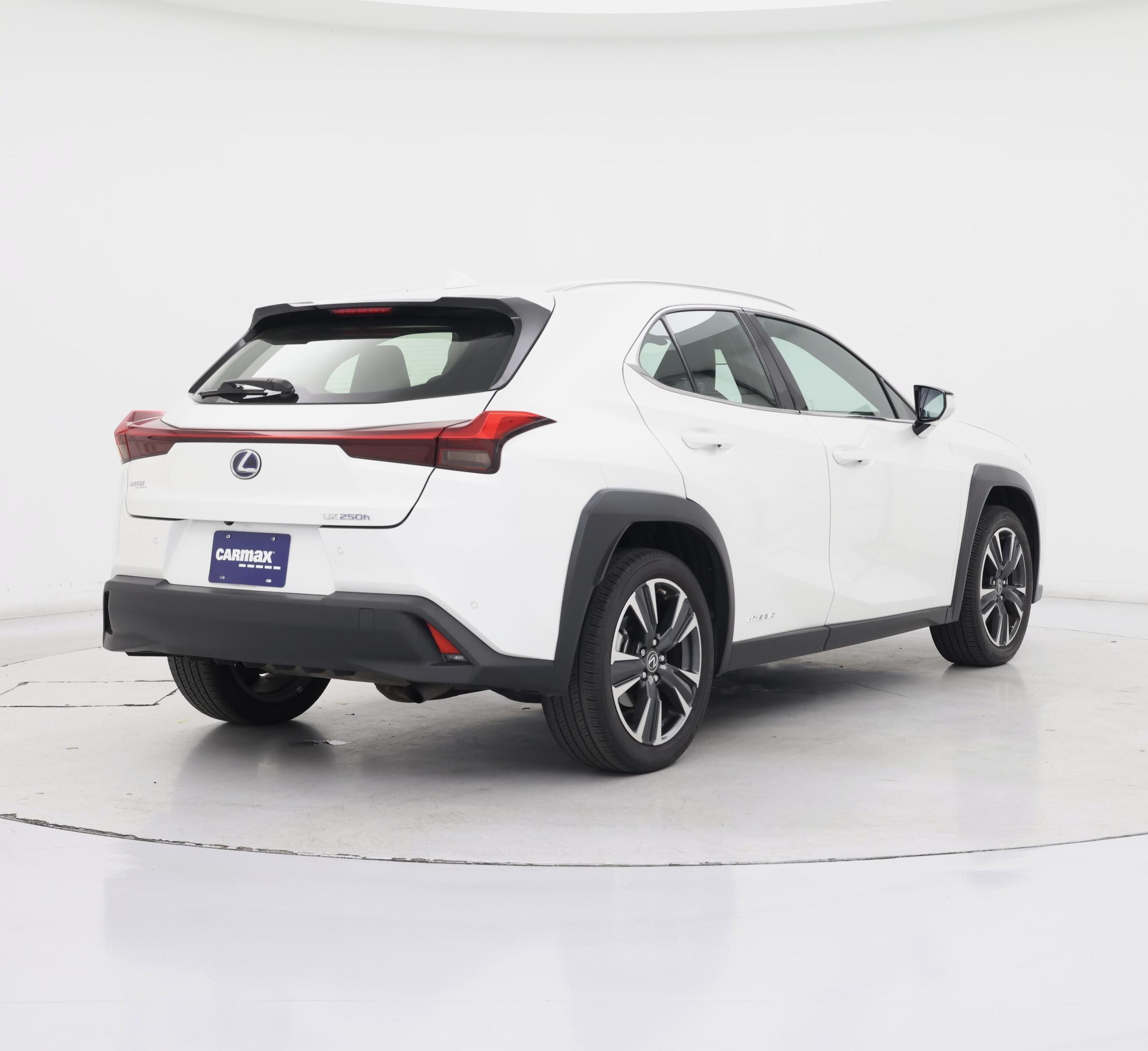 Thumbnail: 2022 Lexus UX - 8