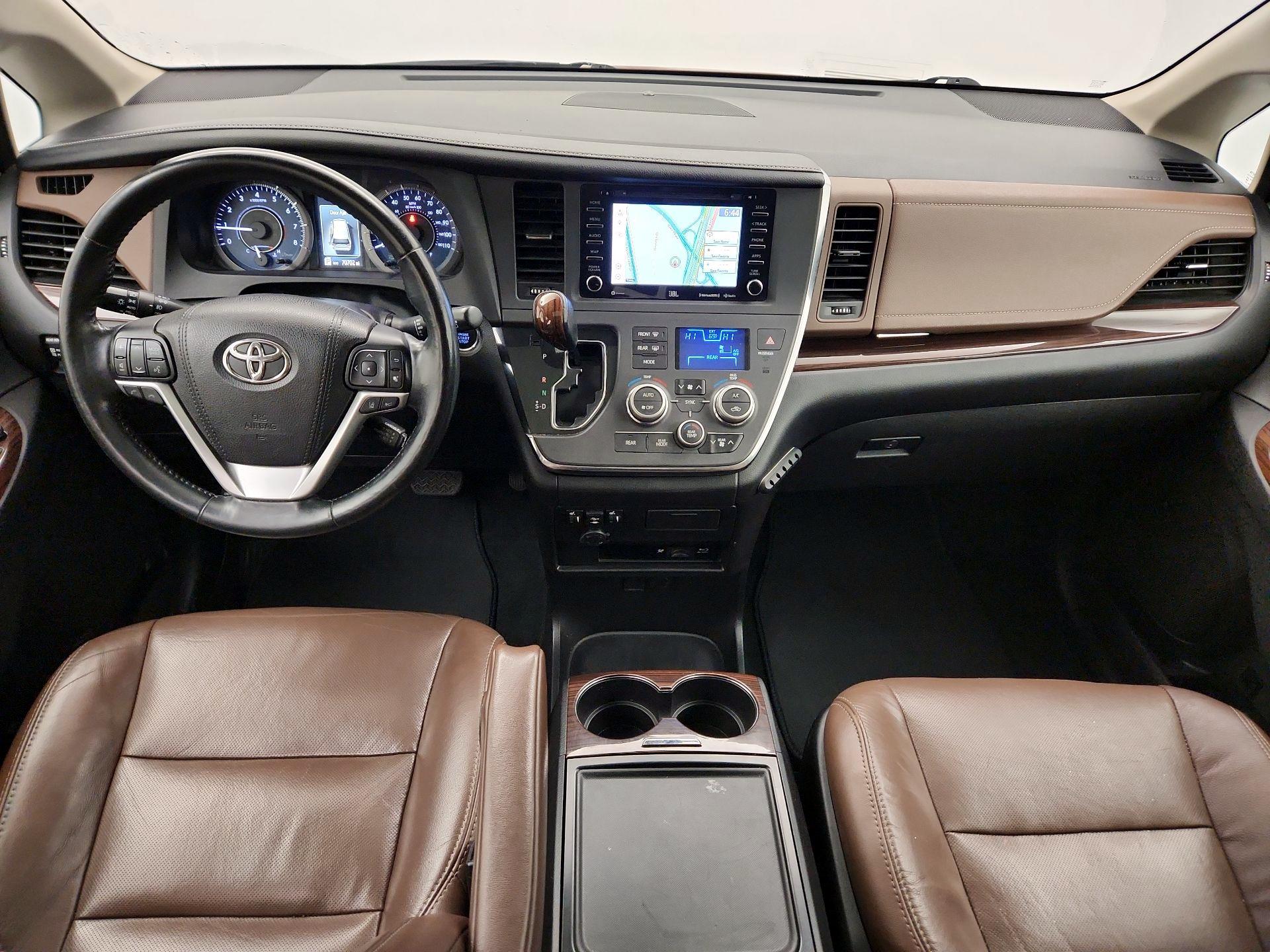 Thumbnail: 2018 Toyota Sienna - 9