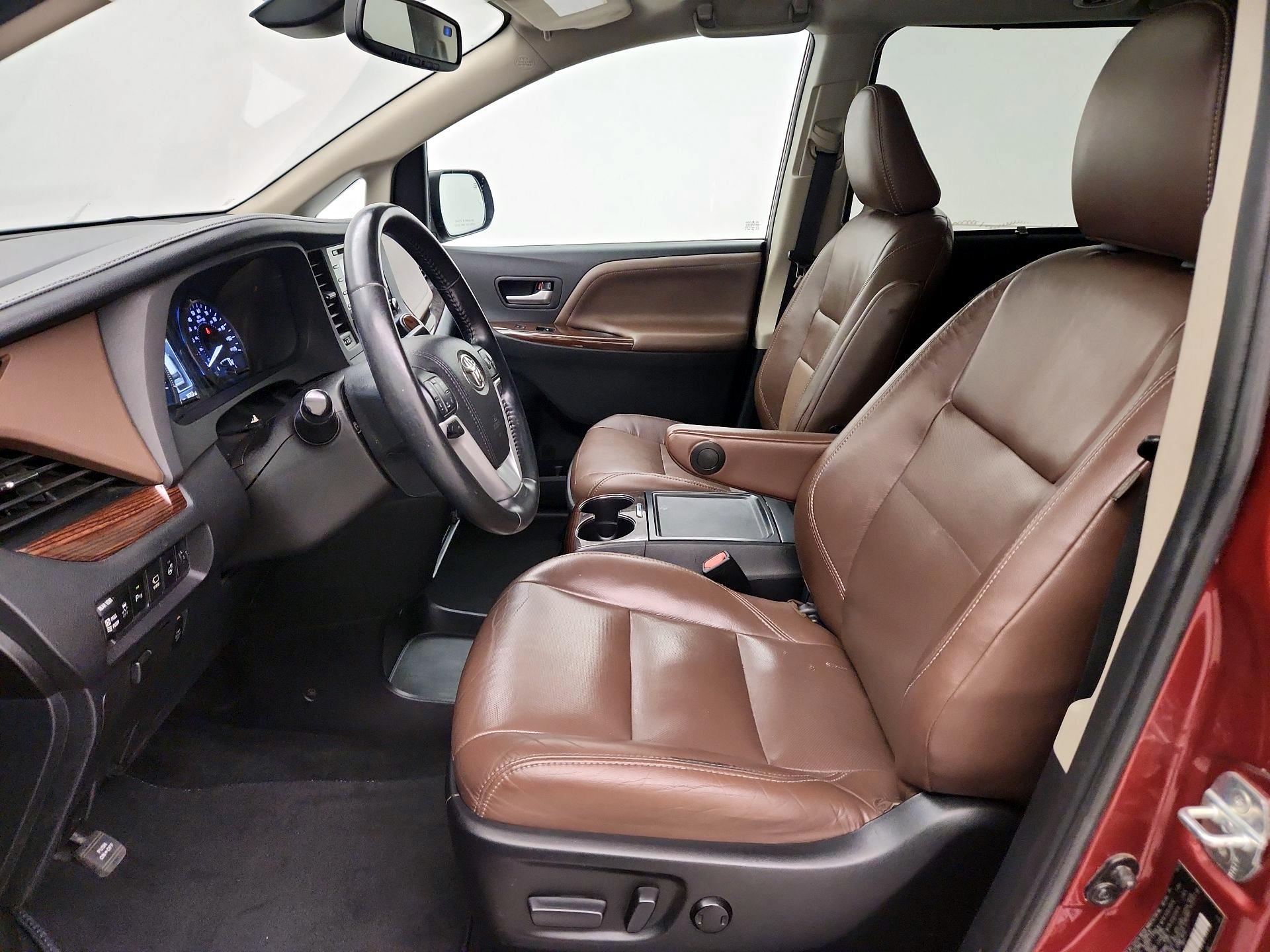 Thumbnail: 2018 Toyota Sienna - 11