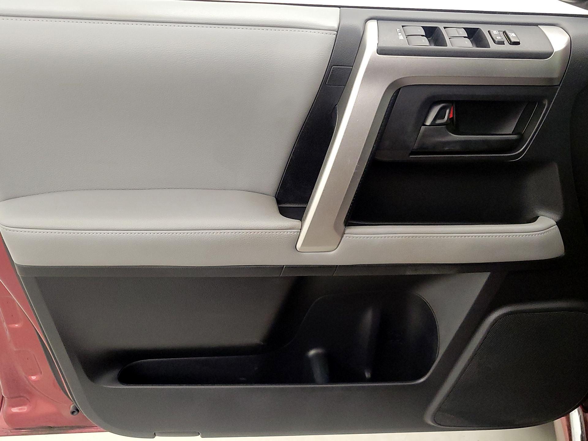 Thumbnail: 2013 Toyota 4Runner - 12