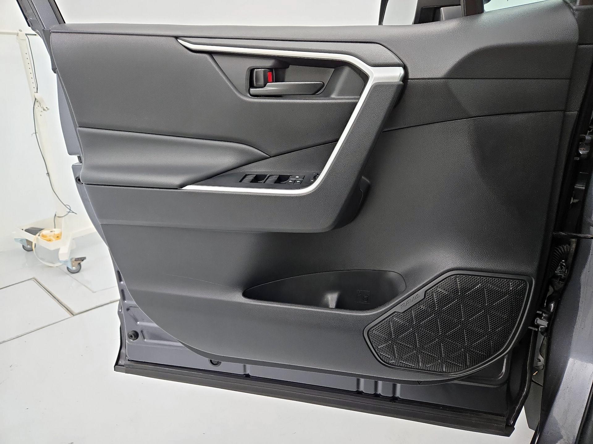 Thumbnail: 2022 Toyota RAV4 - 12