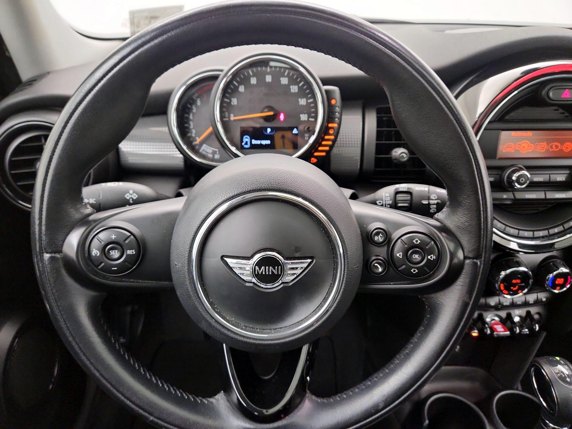 Thumbnail: 2015 MINI Cooper Hardtop - 10