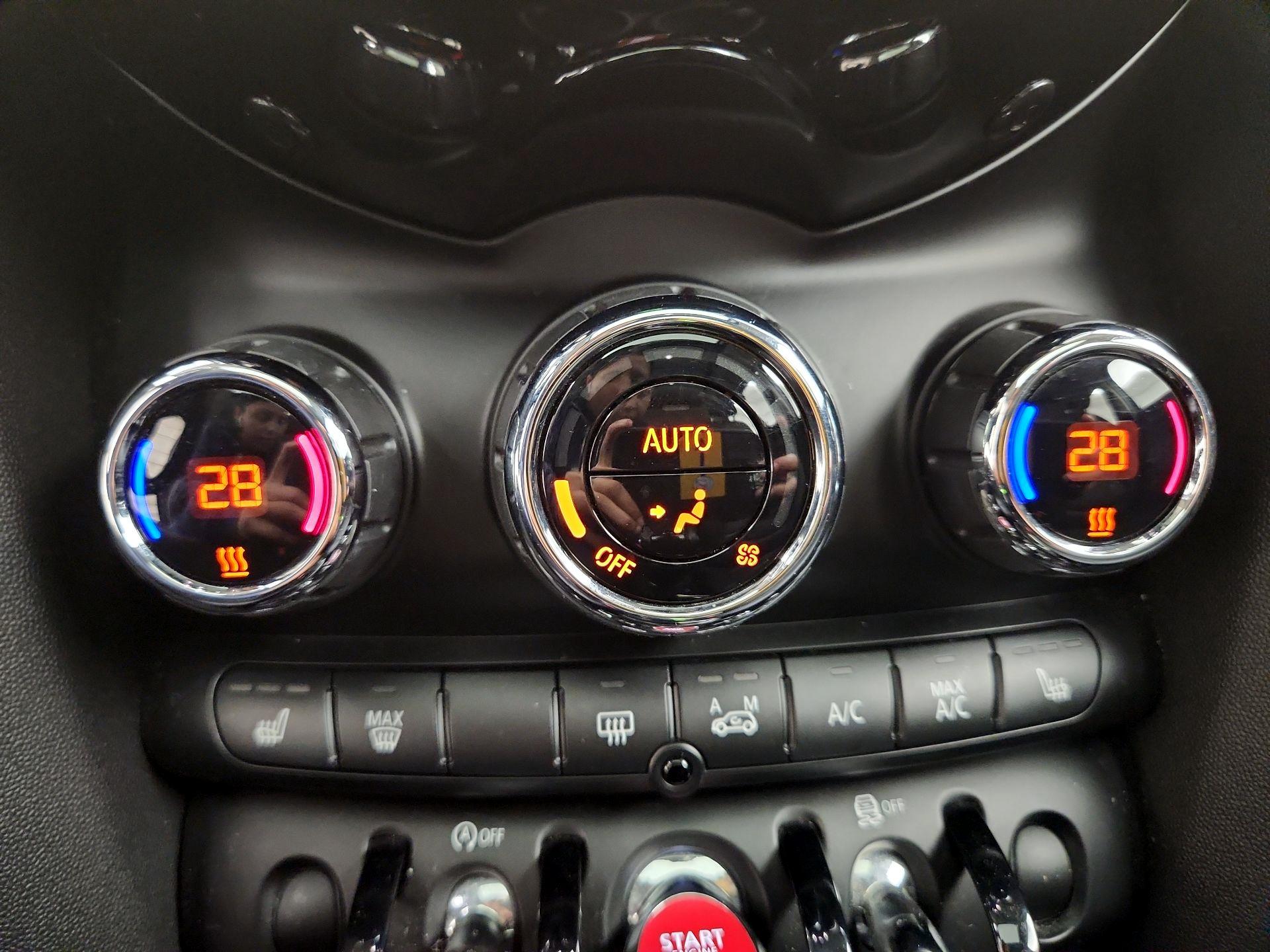Thumbnail: 2015 MINI Cooper Hardtop - 15