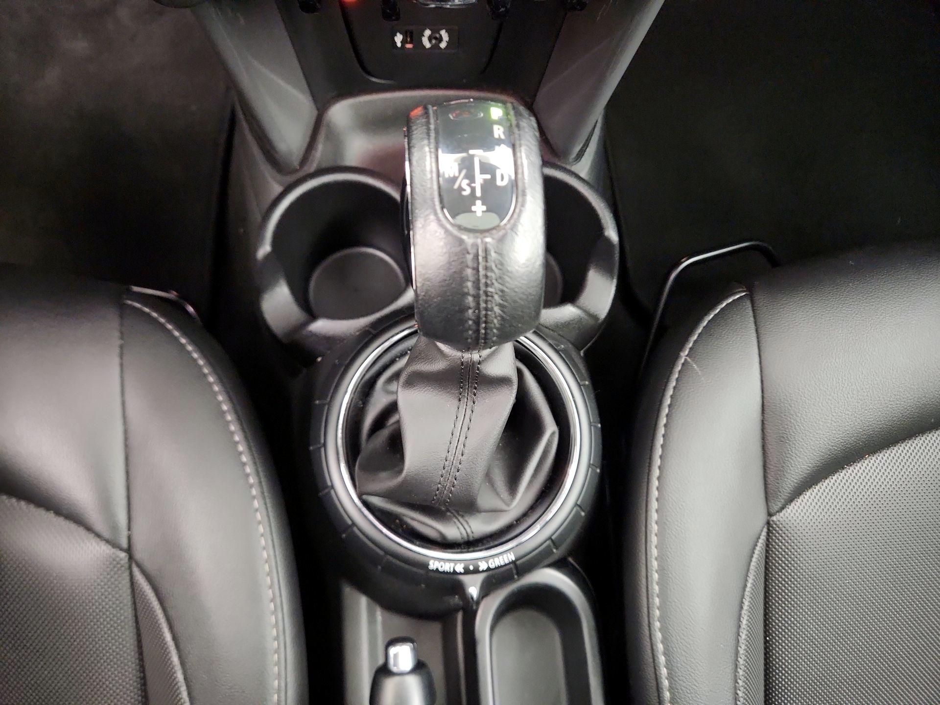 Thumbnail: 2015 MINI Cooper Hardtop - 16