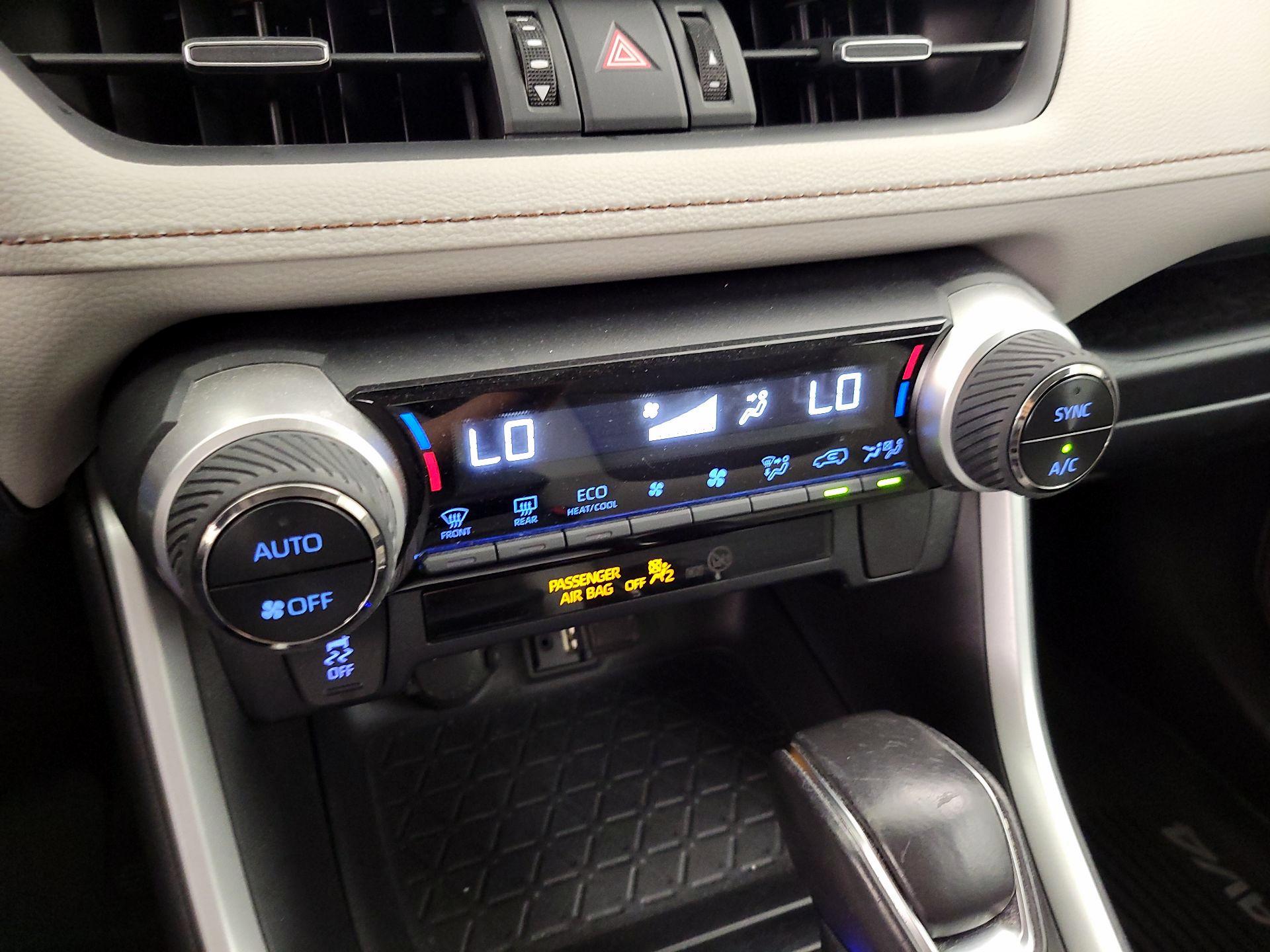 Thumbnail: 2019 Toyota RAV4 - 16