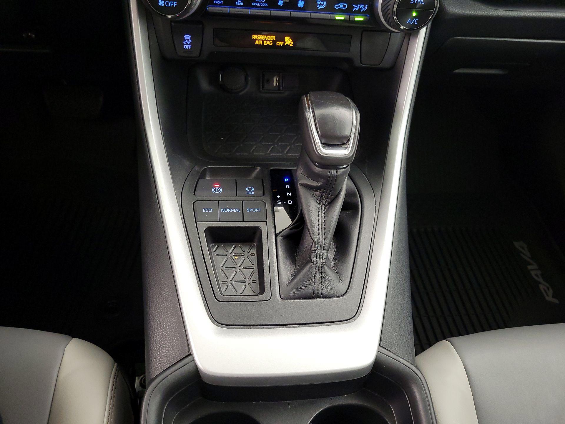 Thumbnail: 2019 Toyota RAV4 - 17