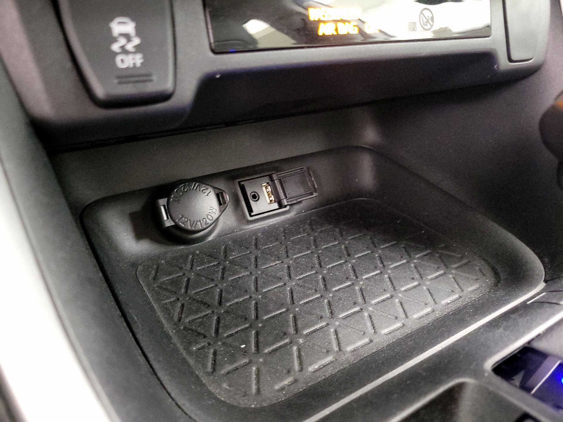 Thumbnail: 2019 Toyota RAV4 - 18