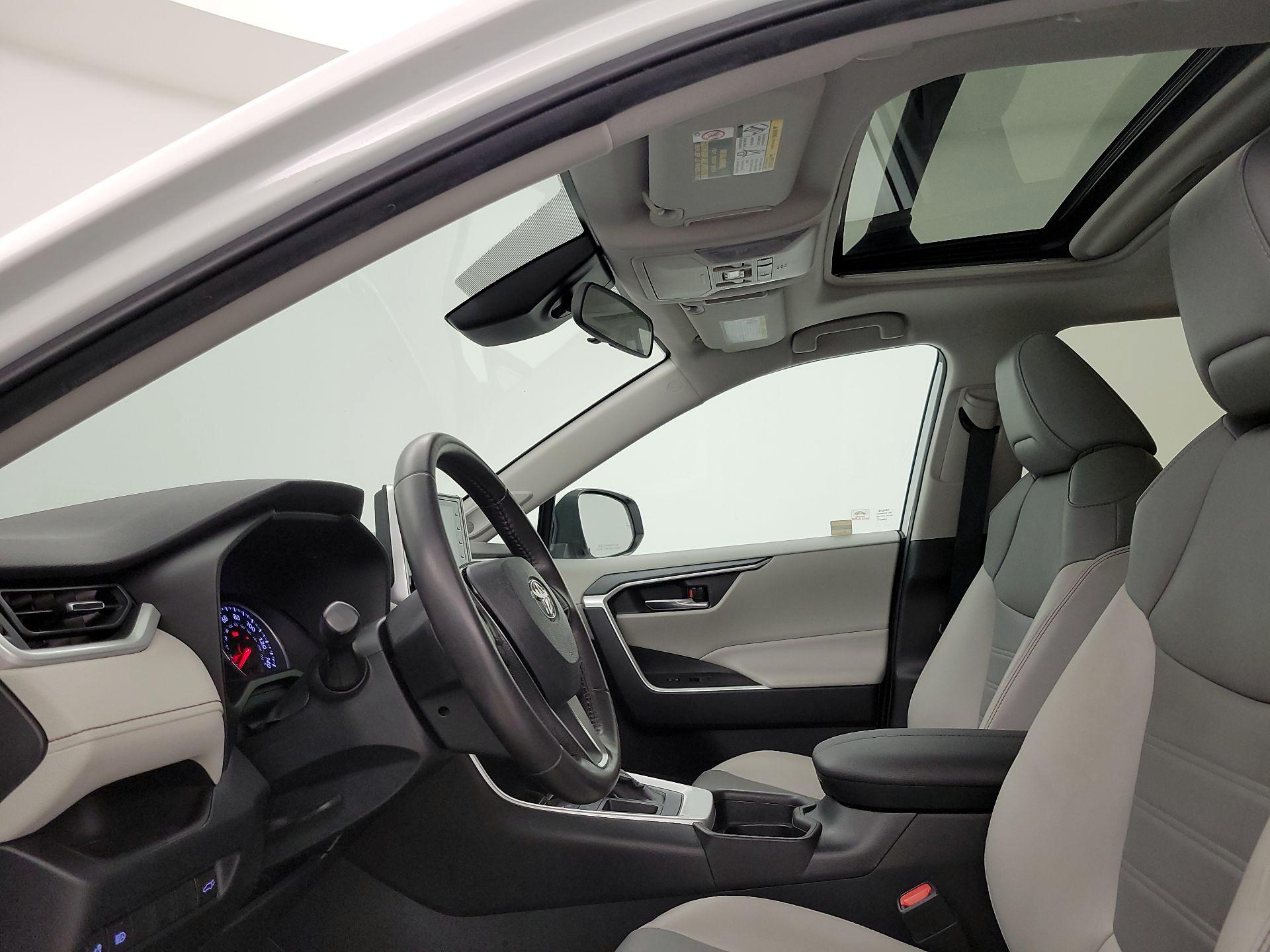 Thumbnail: 2019 Toyota RAV4 - 19