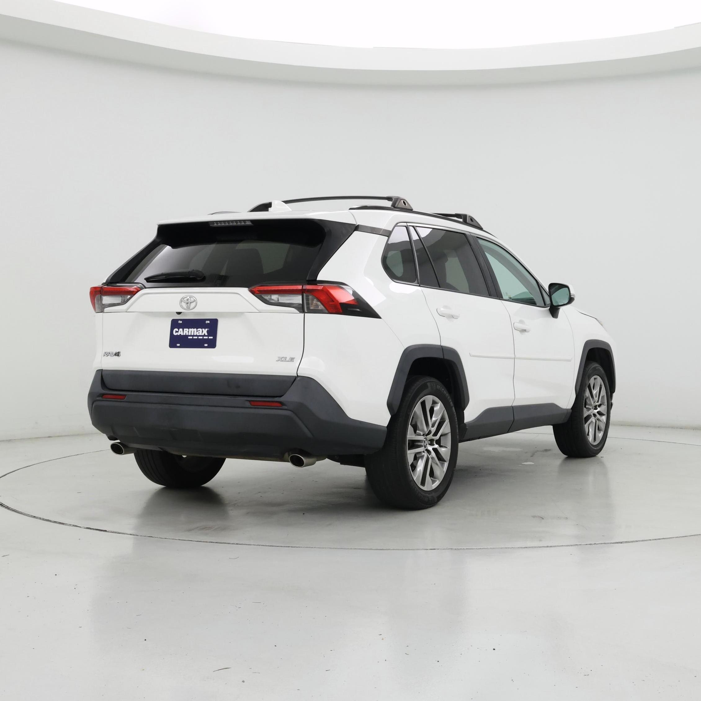 Thumbnail: 2019 Toyota RAV4 - 8