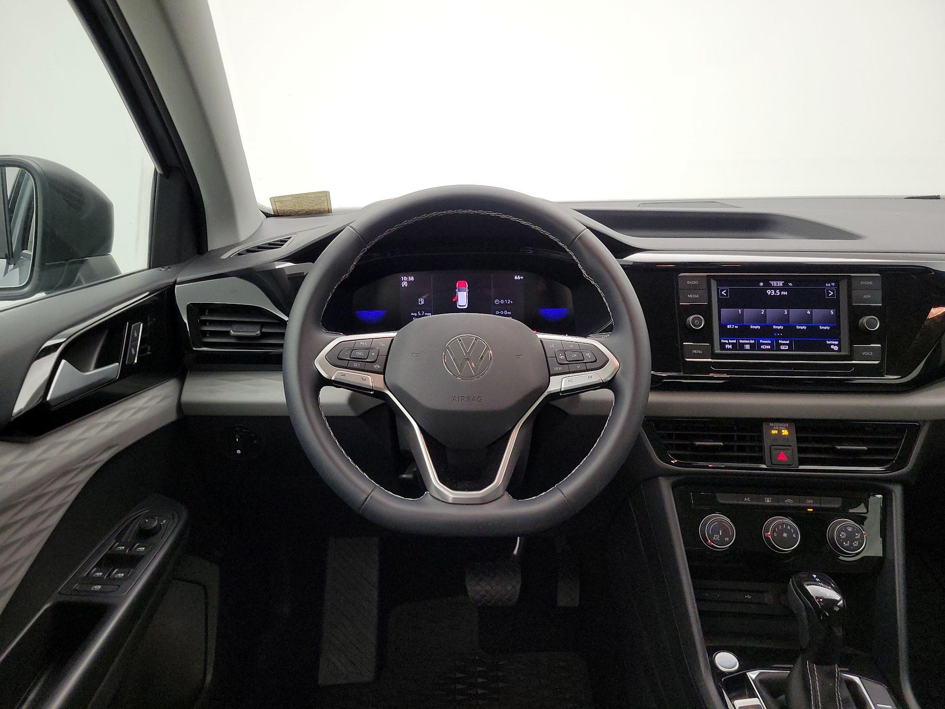 Thumbnail: 2023 Volkswagen Taos - 10
