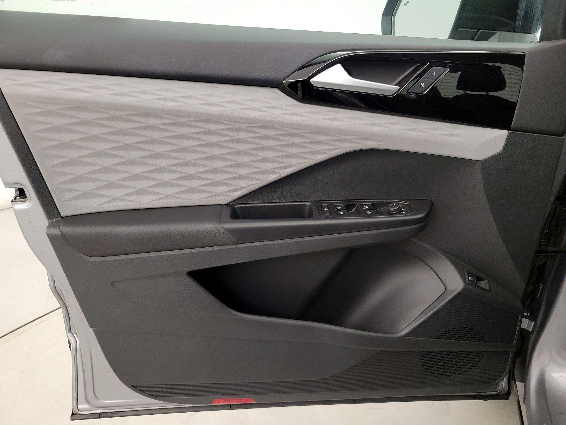 Thumbnail: 2023 Volkswagen Taos - 12