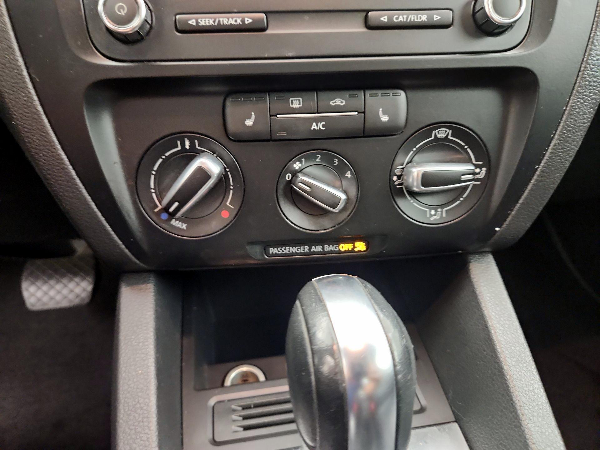 Thumbnail: 2014 Volkswagen Jetta - 15