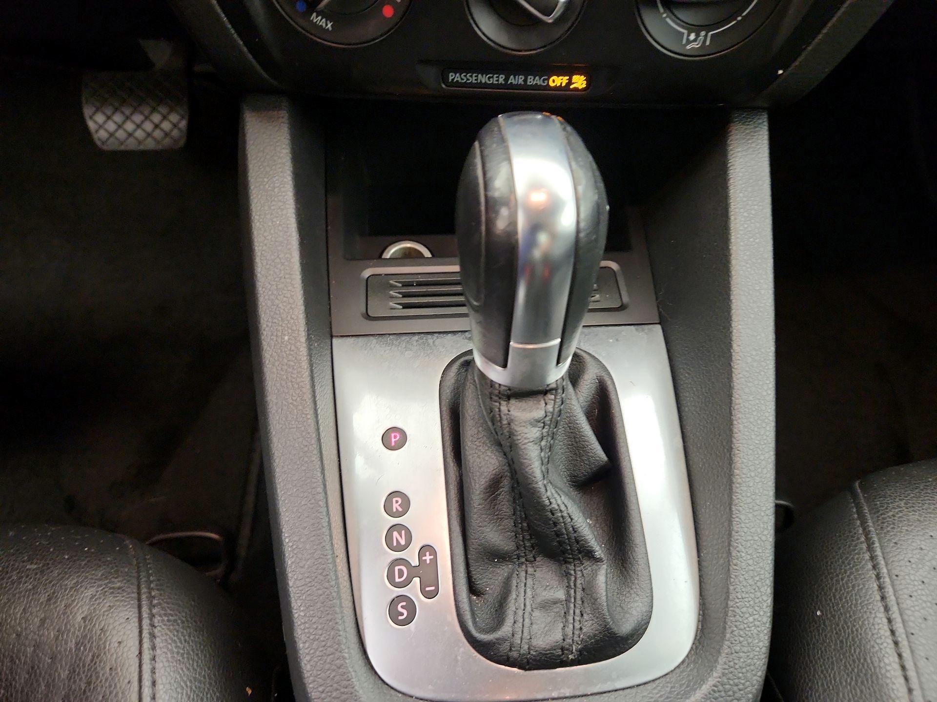 Thumbnail: 2014 Volkswagen Jetta - 16