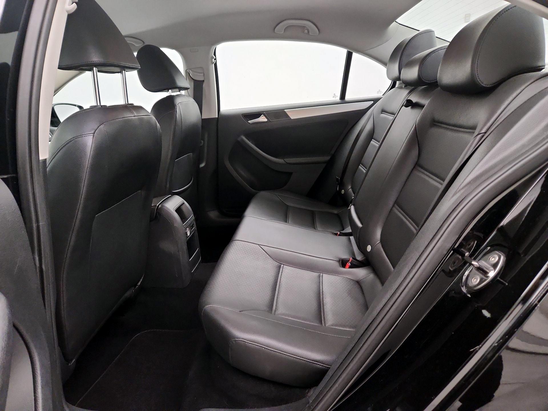 Thumbnail: 2014 Volkswagen Jetta - 18