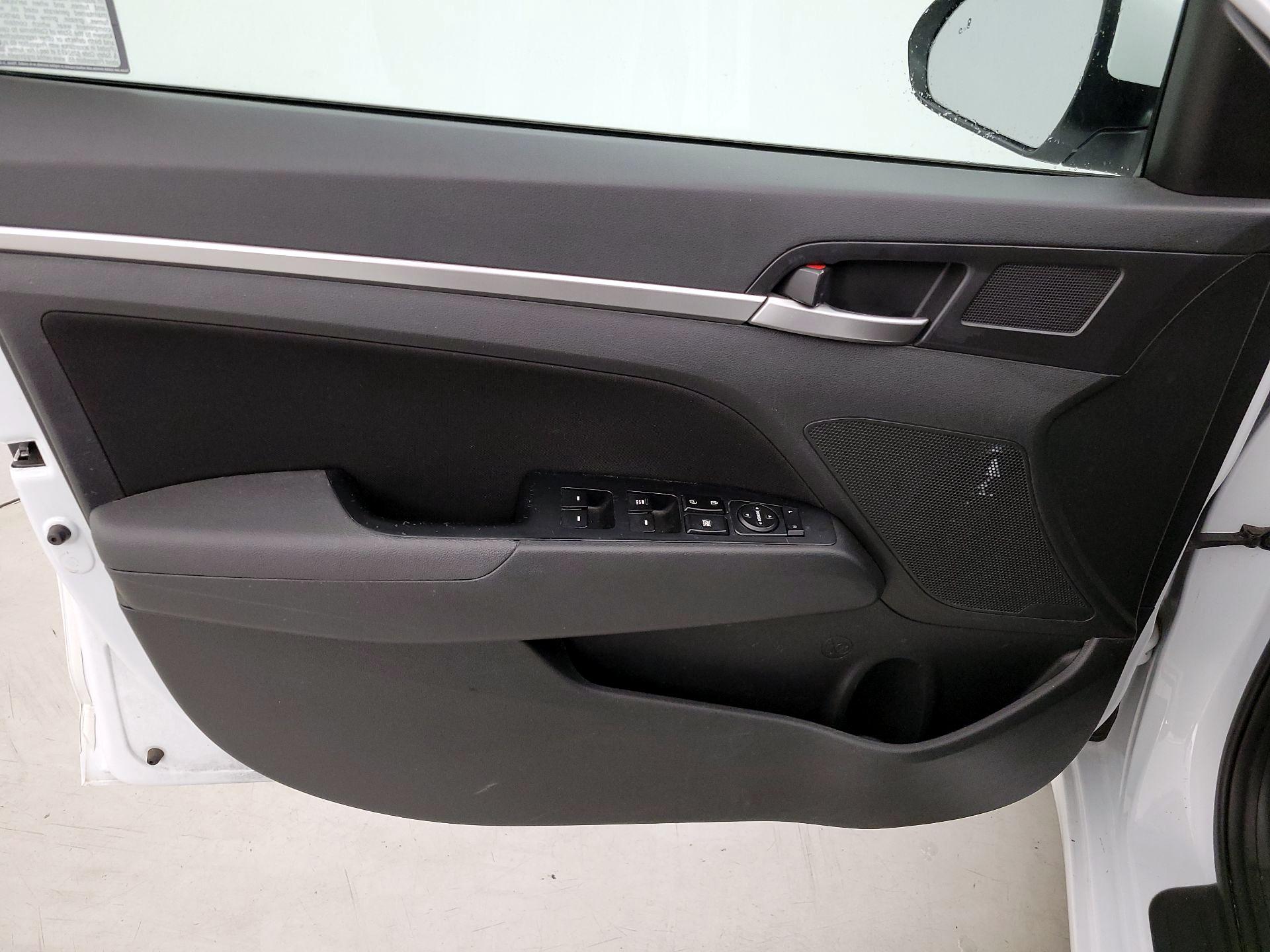 Thumbnail: 2019 Hyundai Elantra - 12