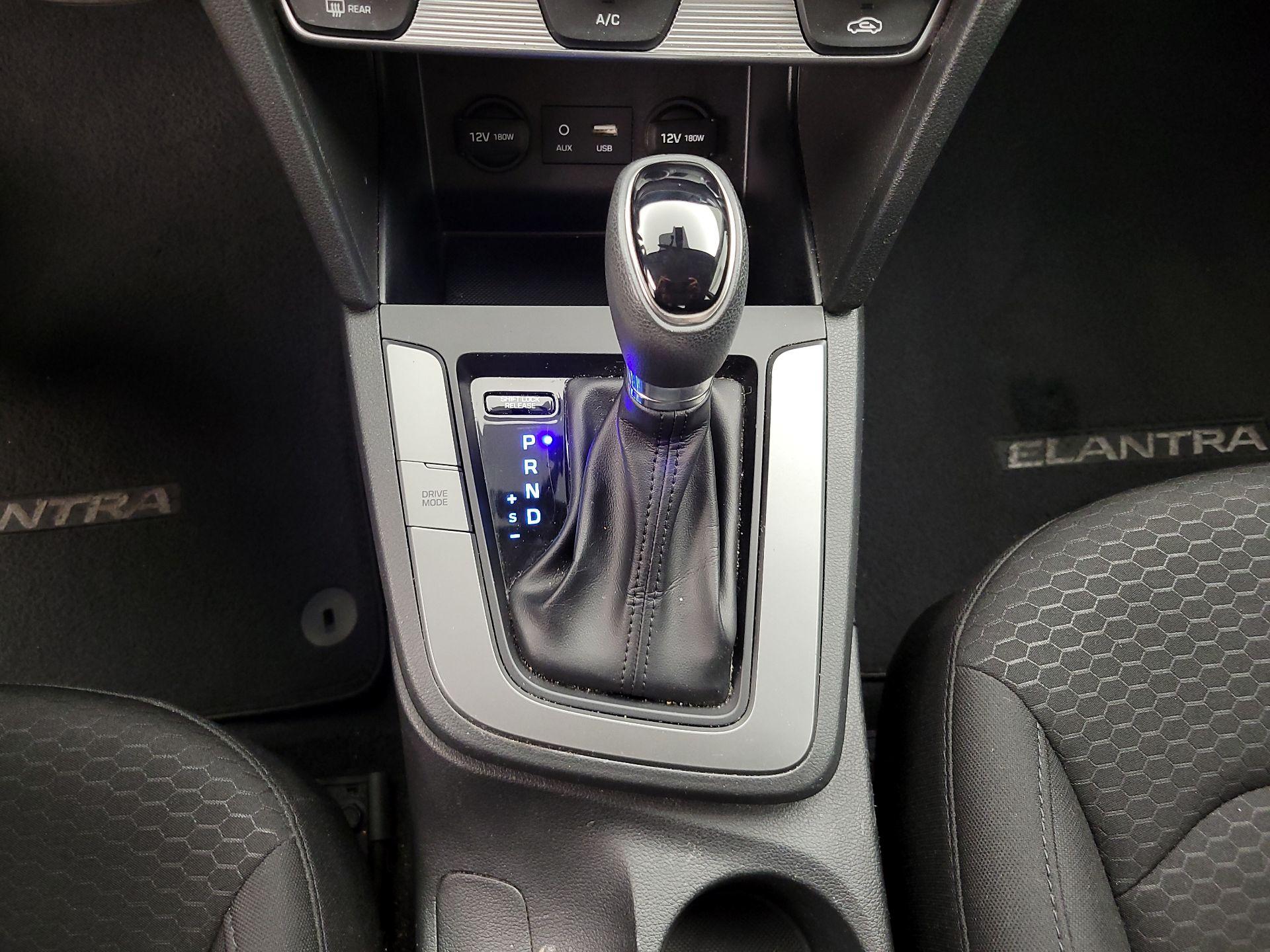 Thumbnail: 2019 Hyundai Elantra - 17