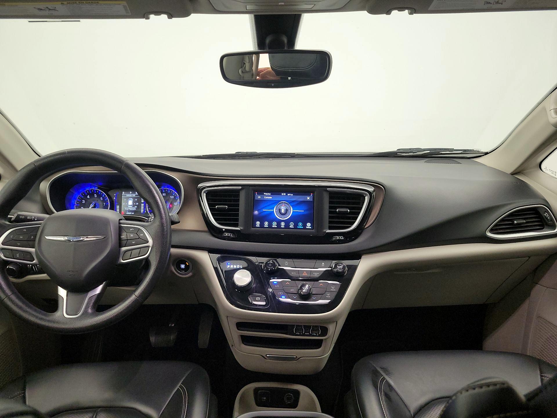 Thumbnail: 2021 Chrysler Voyager - 9