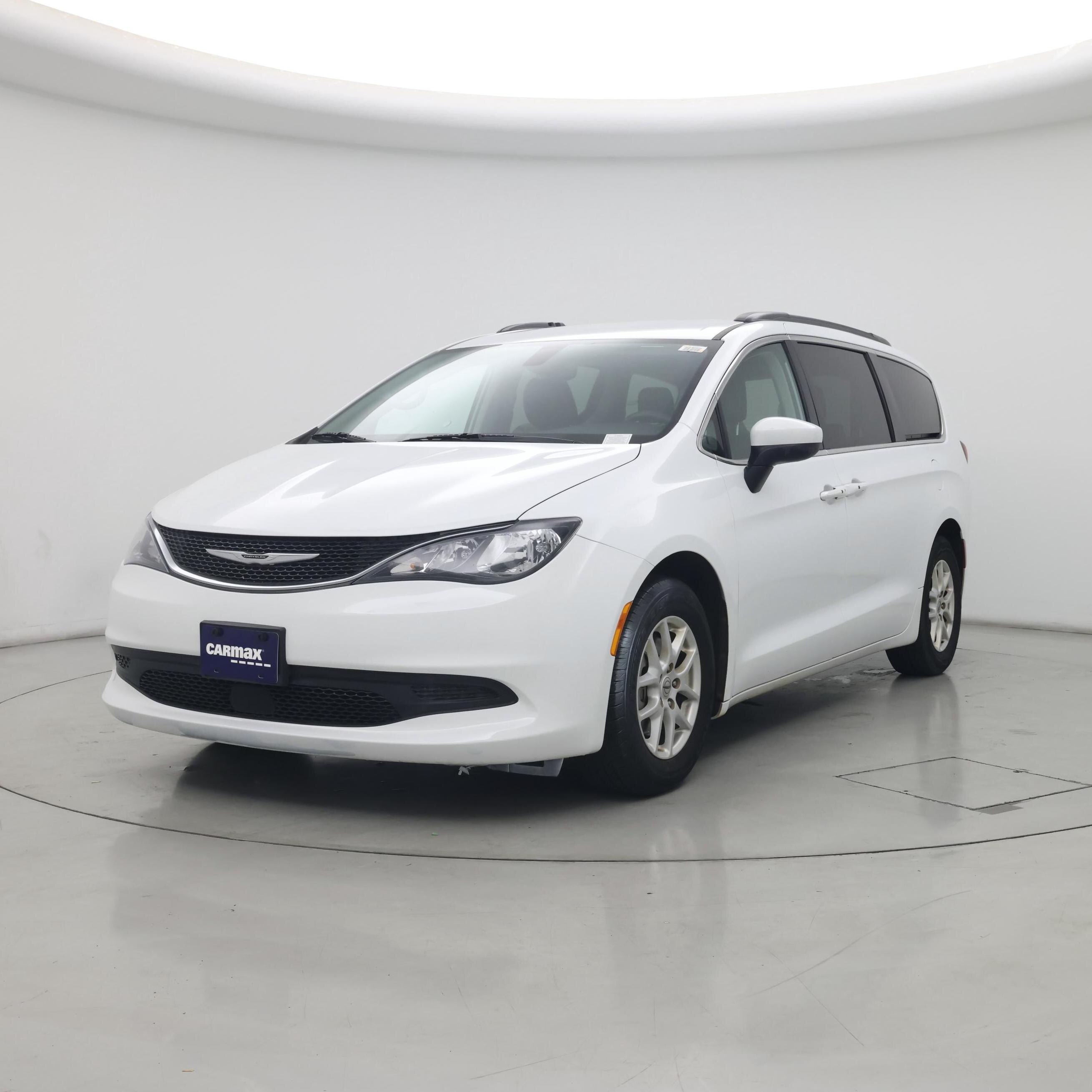 Thumbnail: 2021 Chrysler Voyager - 4