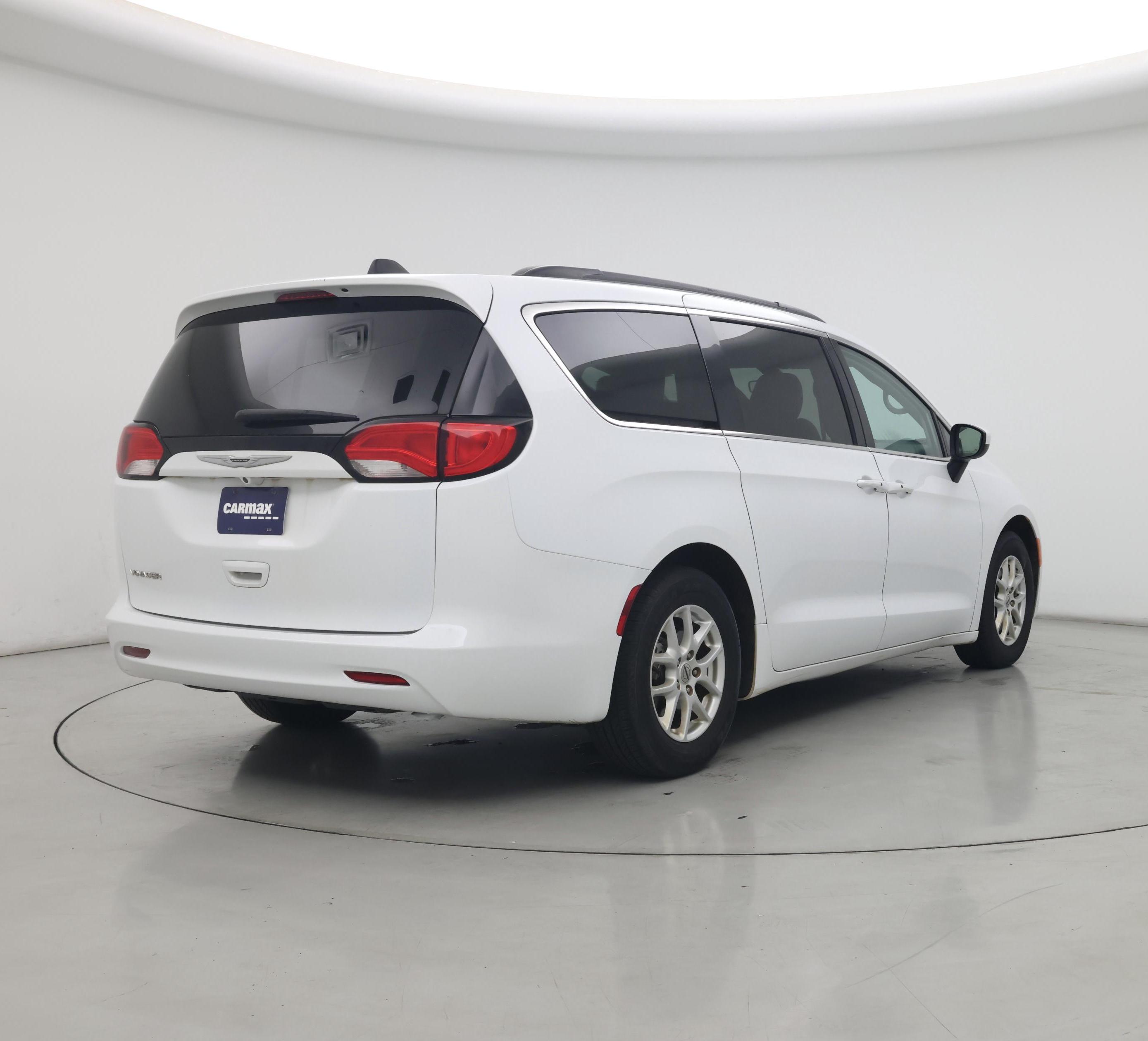 Thumbnail: 2021 Chrysler Voyager - 8