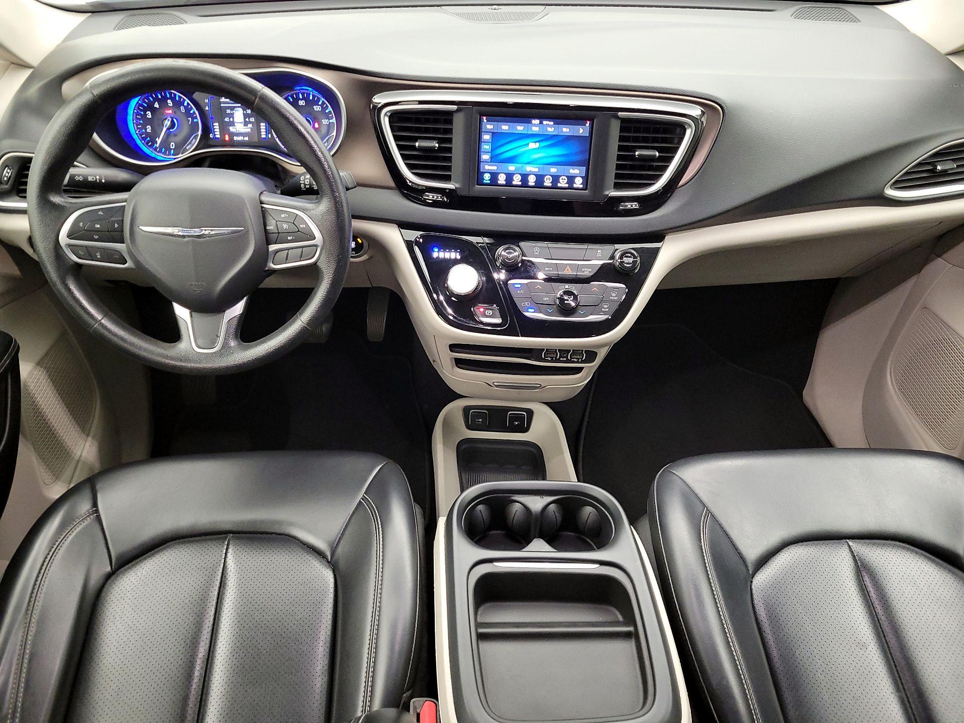 Thumbnail: 2021 Chrysler Voyager - 9