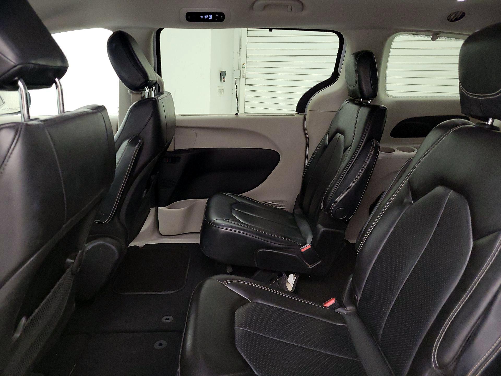Thumbnail: 2021 Chrysler Voyager - 19