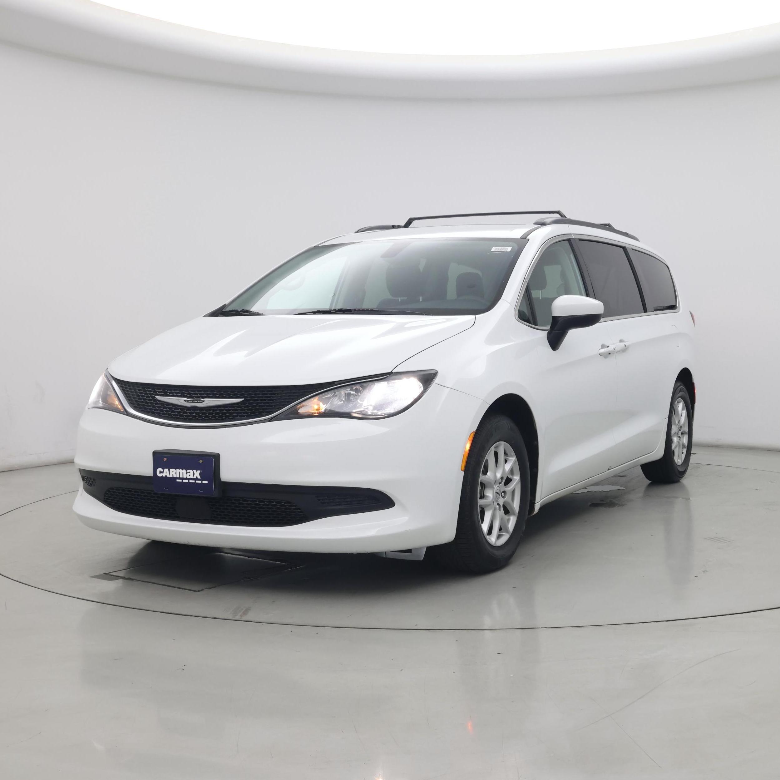 Thumbnail: 2021 Chrysler Voyager - 4